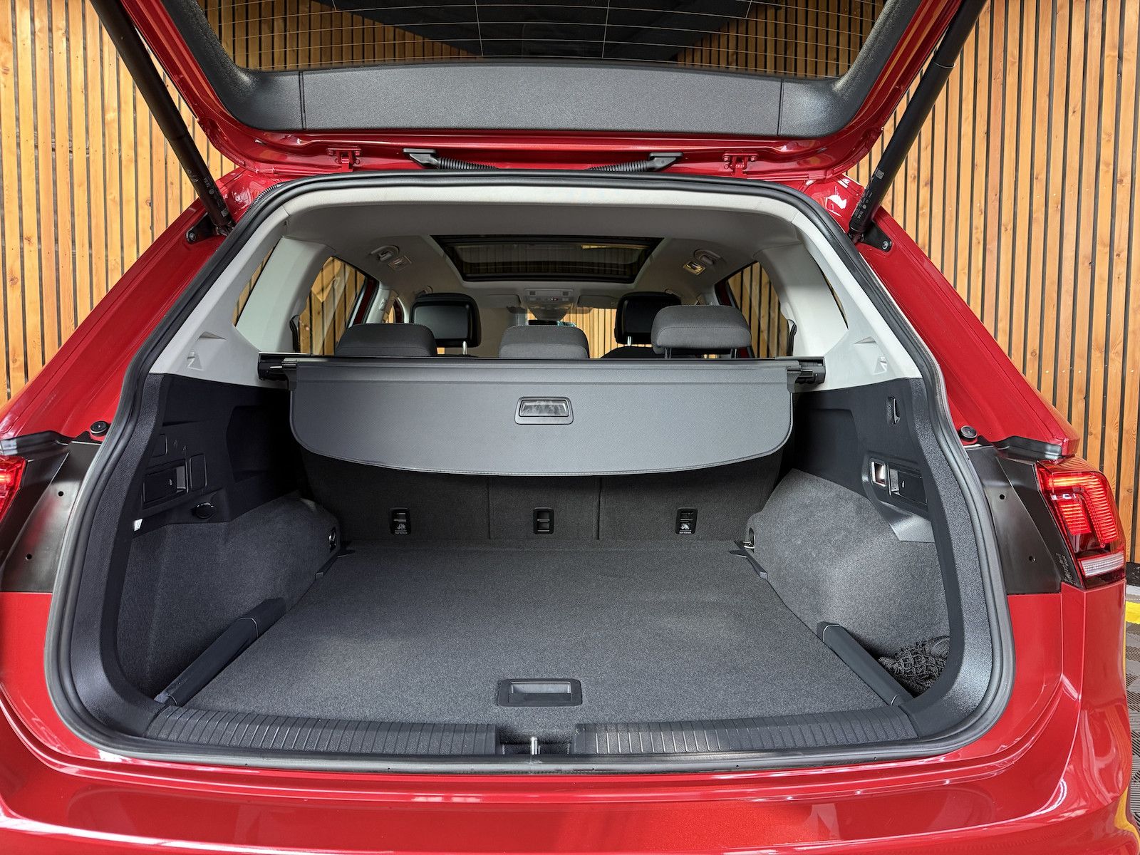 Fahrzeugabbildung Volkswagen Tiguan Allspace 2,0TDI DSG Navi*Kam*AHK*DCC*Pano