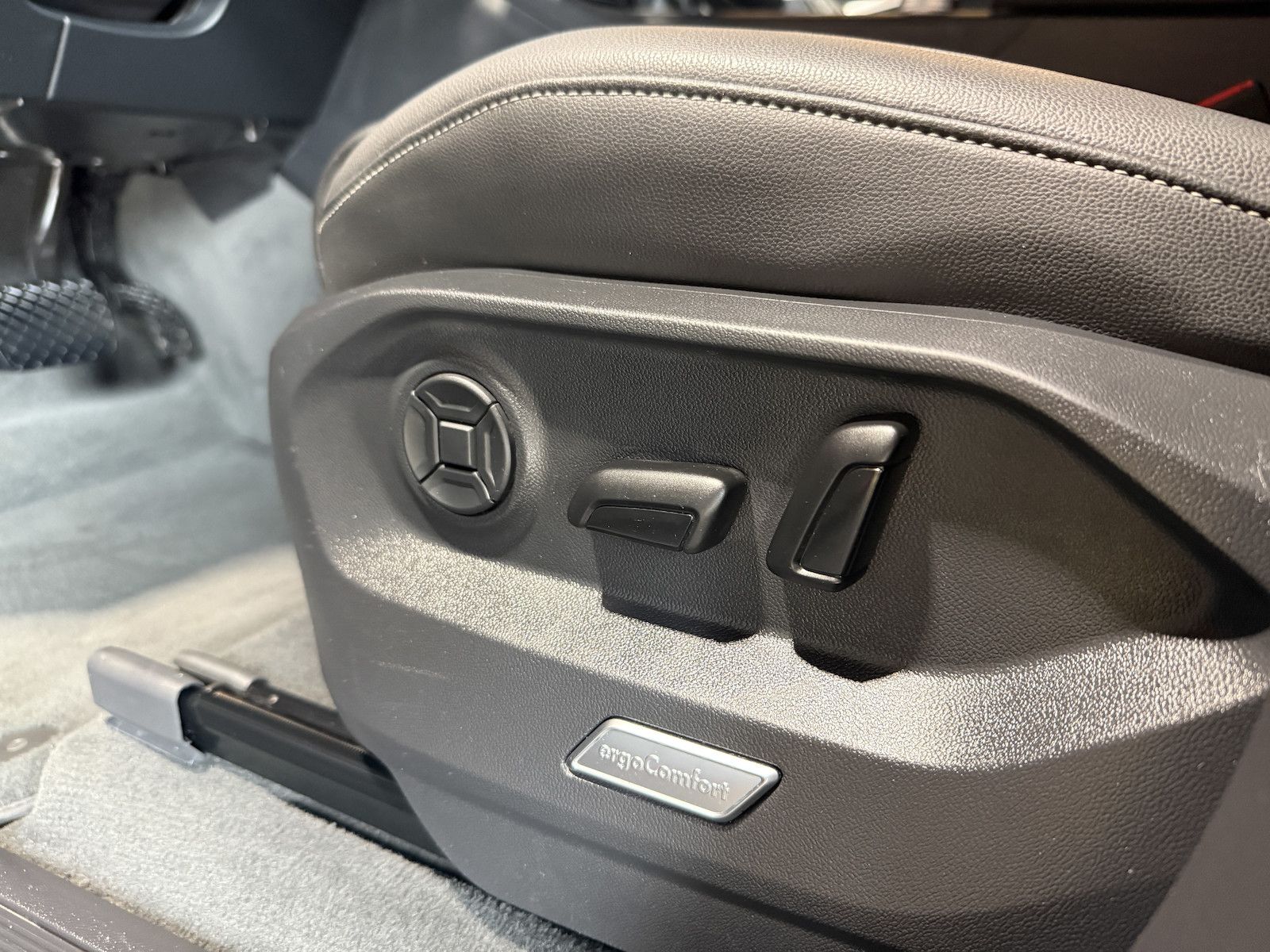 Fahrzeugabbildung Volkswagen Touareg 3,0 TDI 4M *Navi*Kam*AHK*ACC*Leder*Virt.