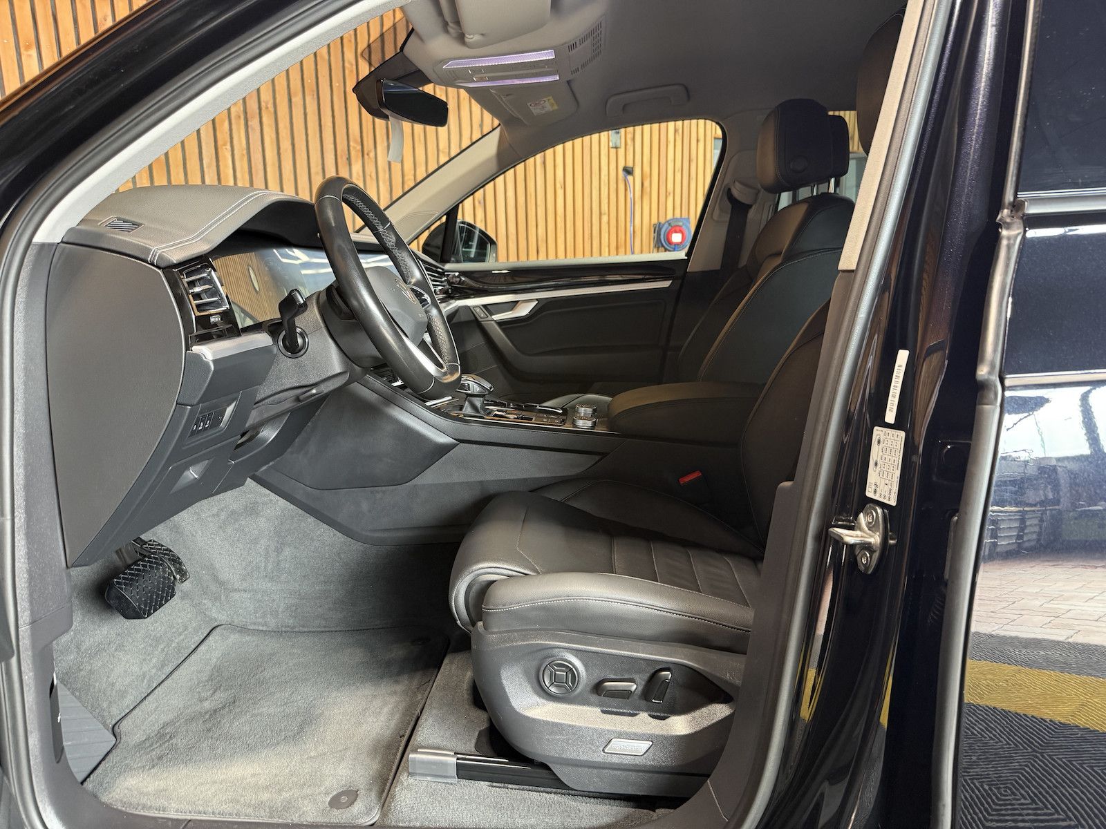 Fahrzeugabbildung Volkswagen Touareg 3,0 TDI 4M *Navi*Kam*AHK*ACC*Leder*Virt.
