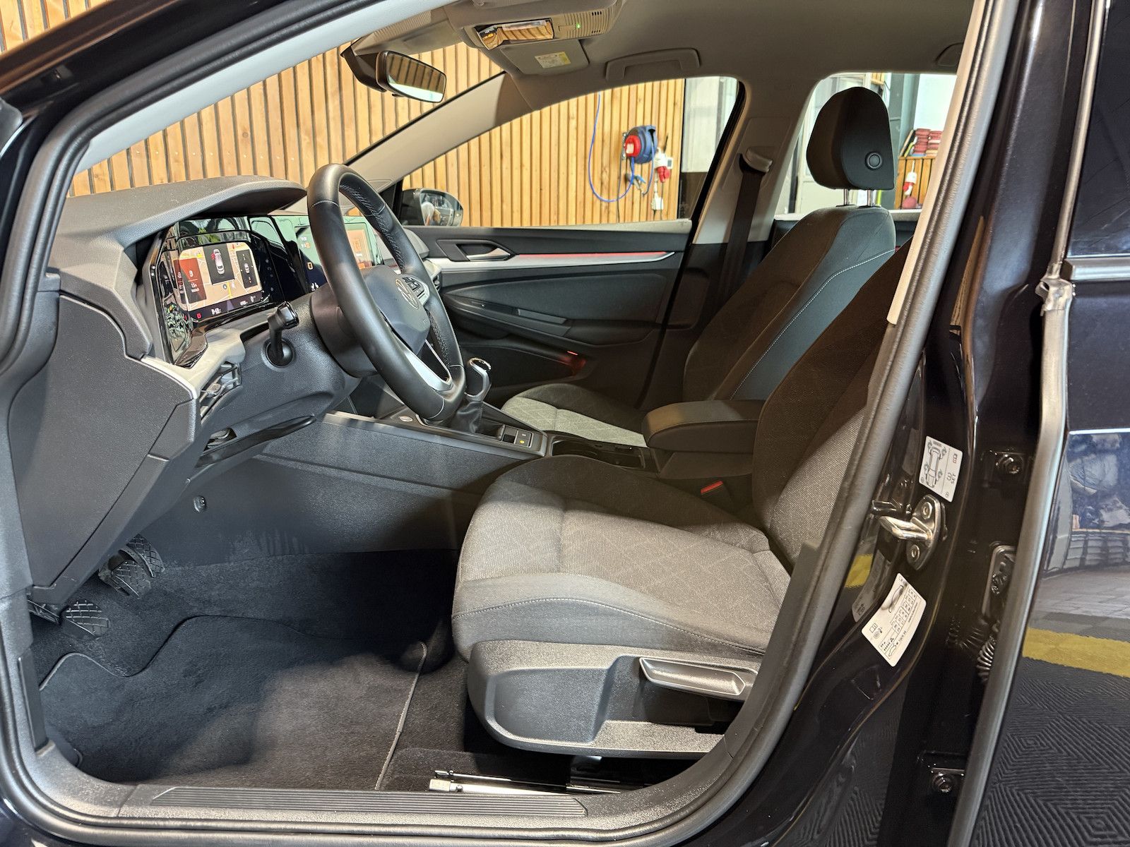 Fahrzeugabbildung Volkswagen Golf 2,0 TDI Life *Navi*ACC*LED*Virtual*App*