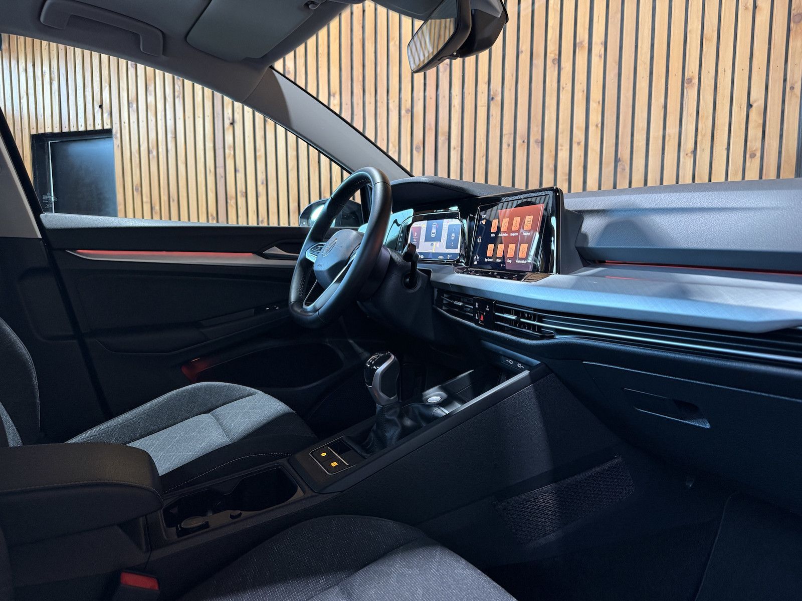 Fahrzeugabbildung Volkswagen Golf 2,0 TDI Life *Navi*ACC*LED*Virtual*App*
