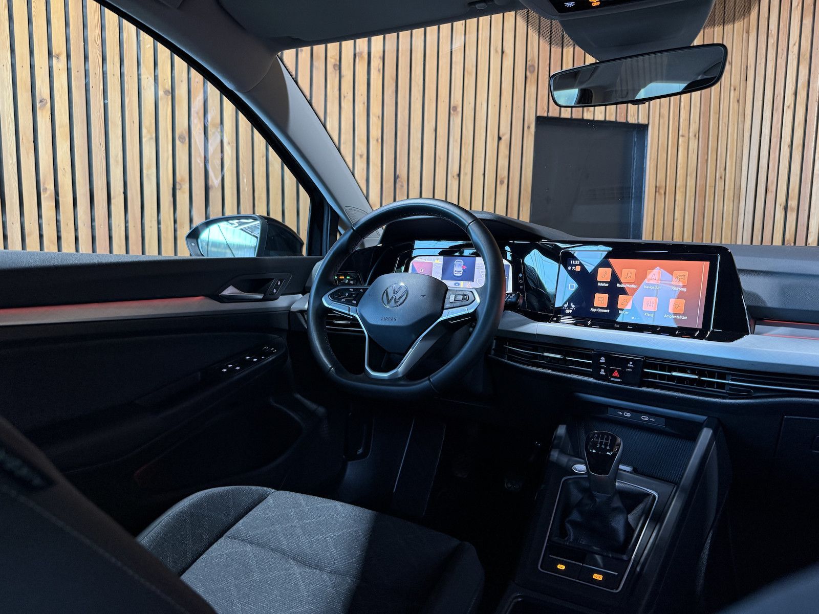 Fahrzeugabbildung Volkswagen Golf 2,0 TDI Life *Navi*ACC*LED*Virtual*App*