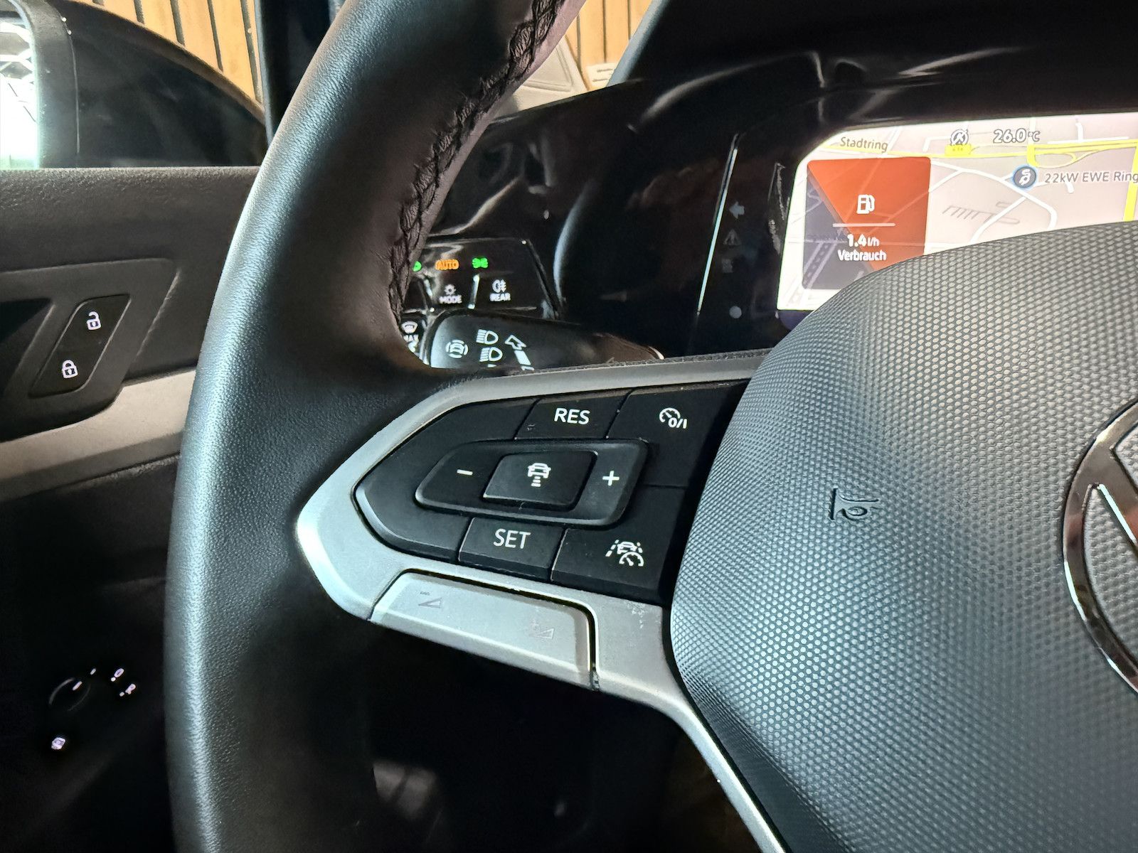 Fahrzeugabbildung Volkswagen Golf 2,0 TDI Life *Navi*ACC*LED*Virtual*App*