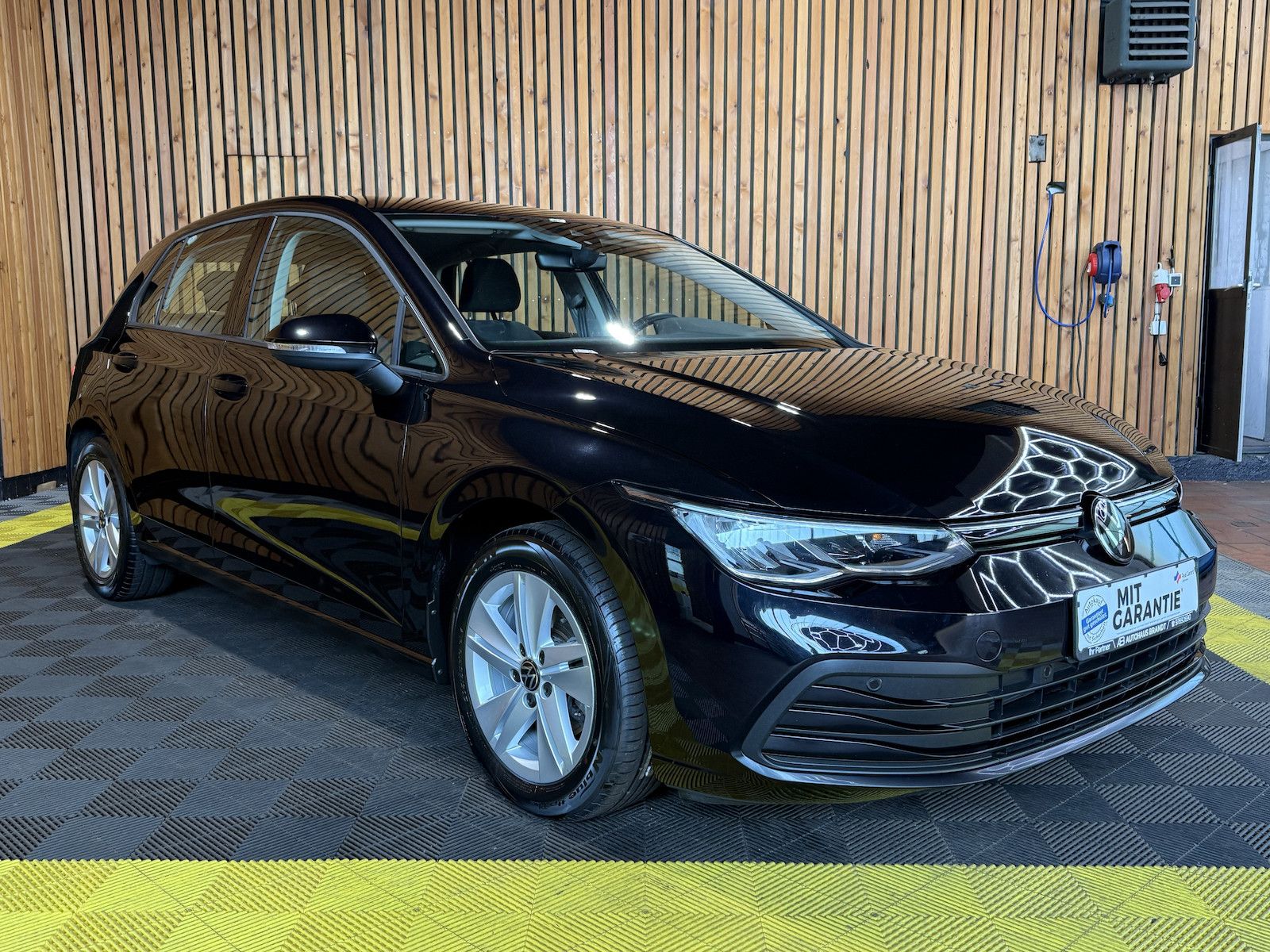Fahrzeugabbildung Volkswagen Golf 2,0 TDI Life *Navi*ACC*LED*Virtual*App*