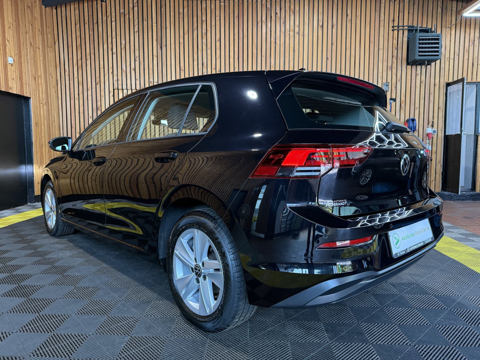 Fahrzeugabbildung Volkswagen Golf 2,0 TDI Life *Navi*ACC*LED*Virtual*App*