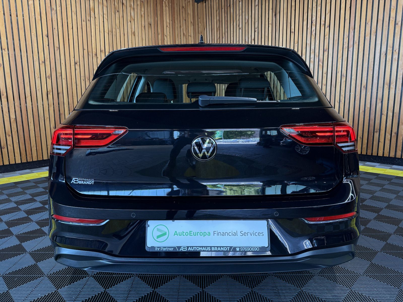 Fahrzeugabbildung Volkswagen Golf 2,0 TDI Life *Navi*ACC*LED*Virtual*App*