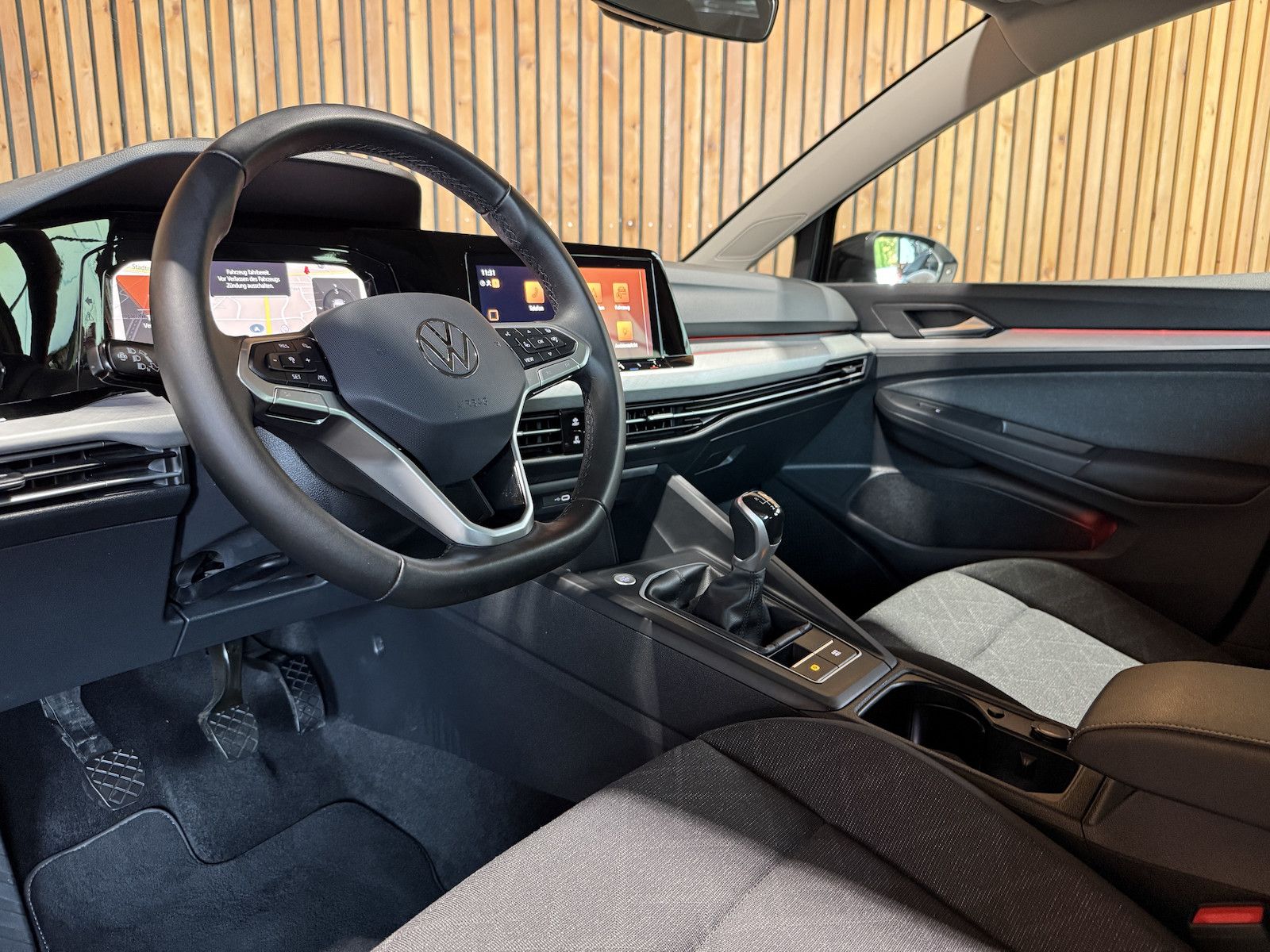 Fahrzeugabbildung Volkswagen Golf 2,0 TDI Life *Navi*ACC*LED*Virtual*App*