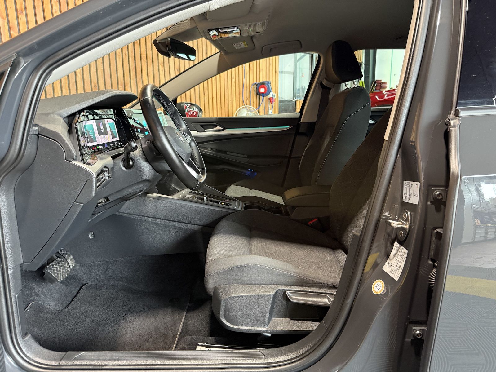 Fahrzeugabbildung Volkswagen Golf Variant 2,0 TDI DSG Life *Navi*LED*Virtual*