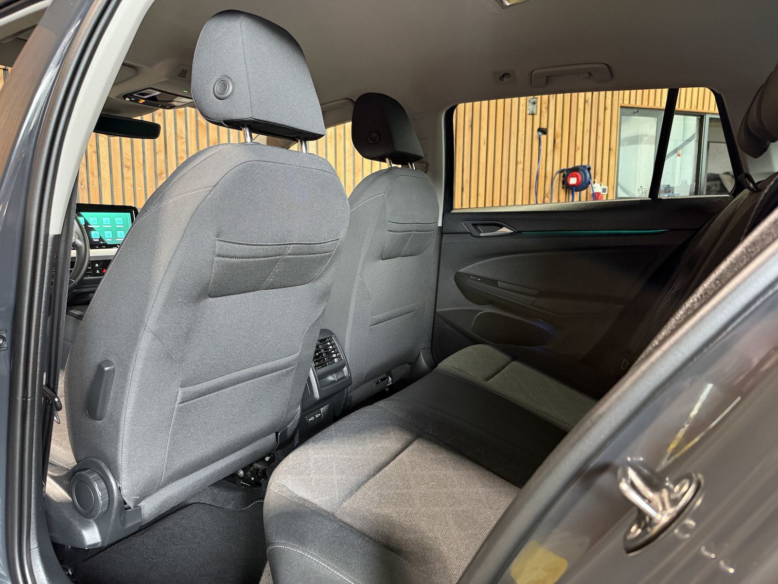 Fahrzeugabbildung Volkswagen Golf Variant 2,0 TDI DSG Life *Navi*LED*Virtual*