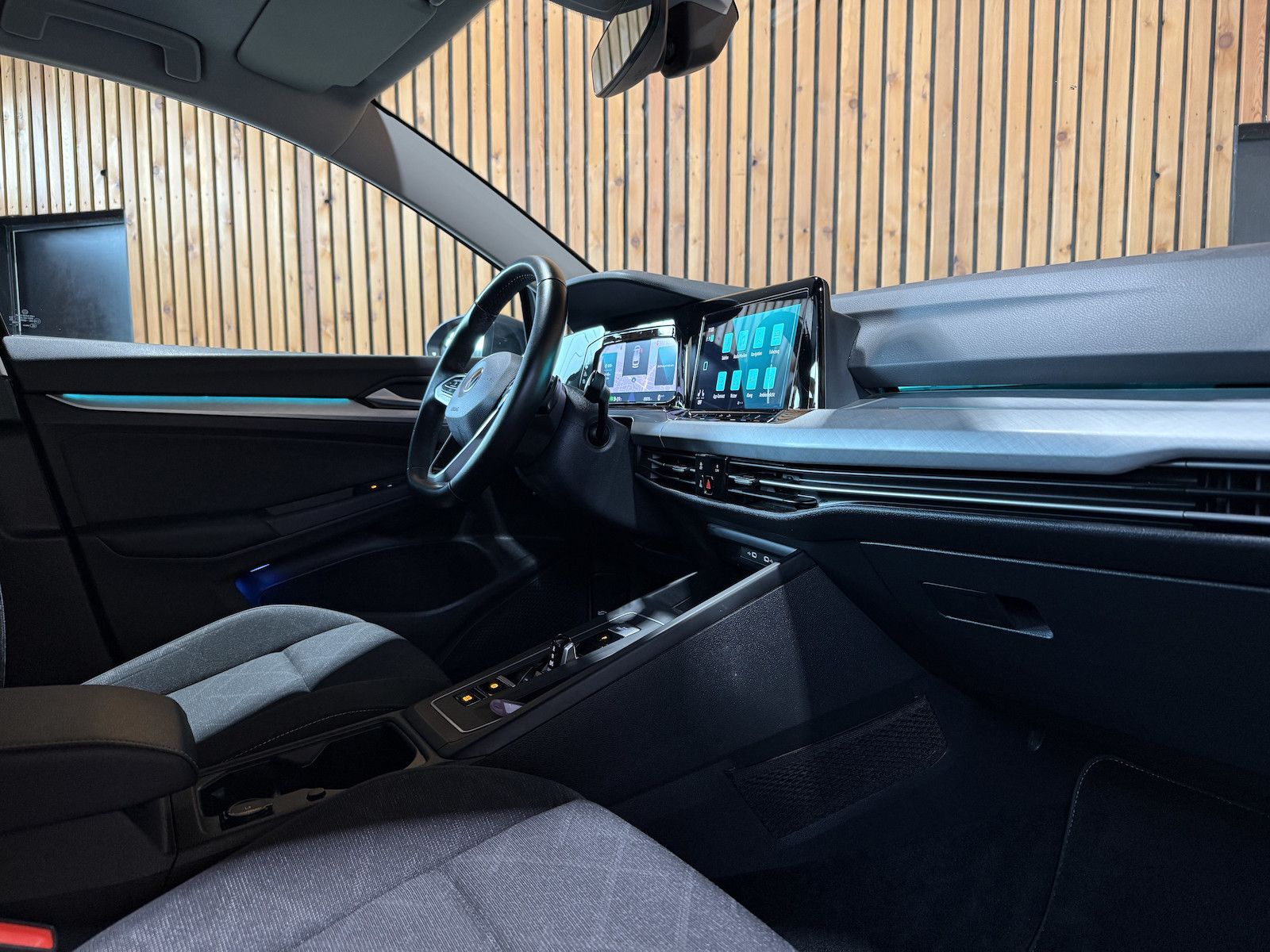Fahrzeugabbildung Volkswagen Golf Variant 2,0 TDI DSG Life *Navi*LED*Virtual*