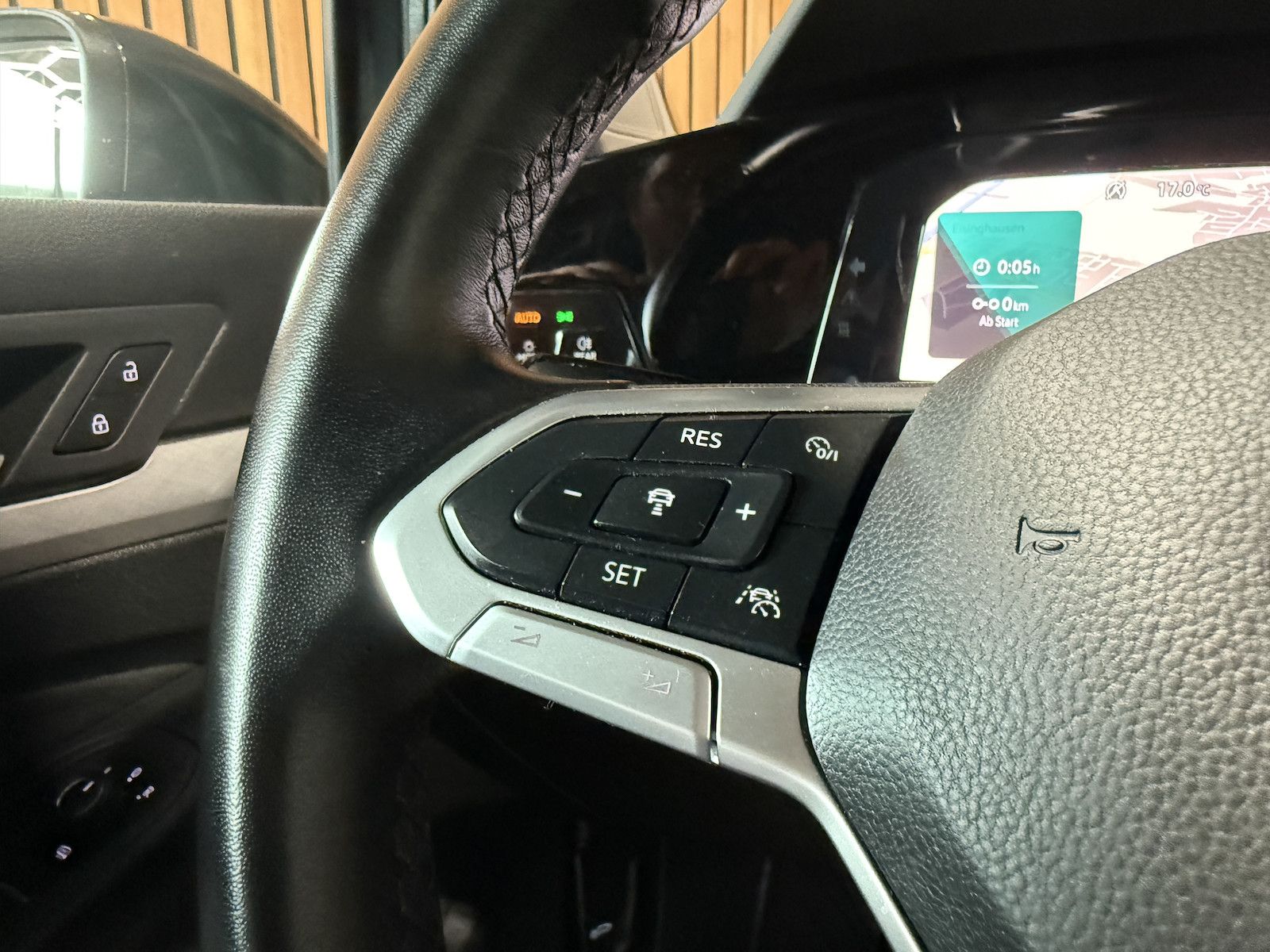 Fahrzeugabbildung Volkswagen Golf Variant 2,0 TDI DSG Life *Navi*LED*Virtual*