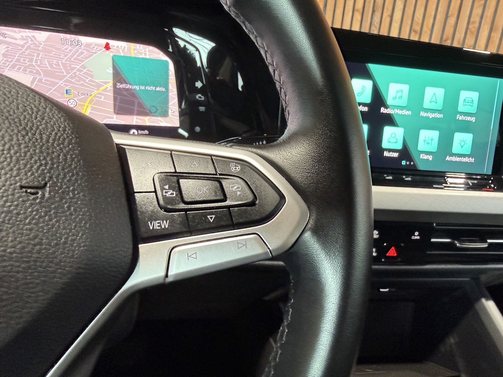 Fahrzeugabbildung Volkswagen Golf Variant 2,0 TDI DSG Life *Navi*LED*Virtual*
