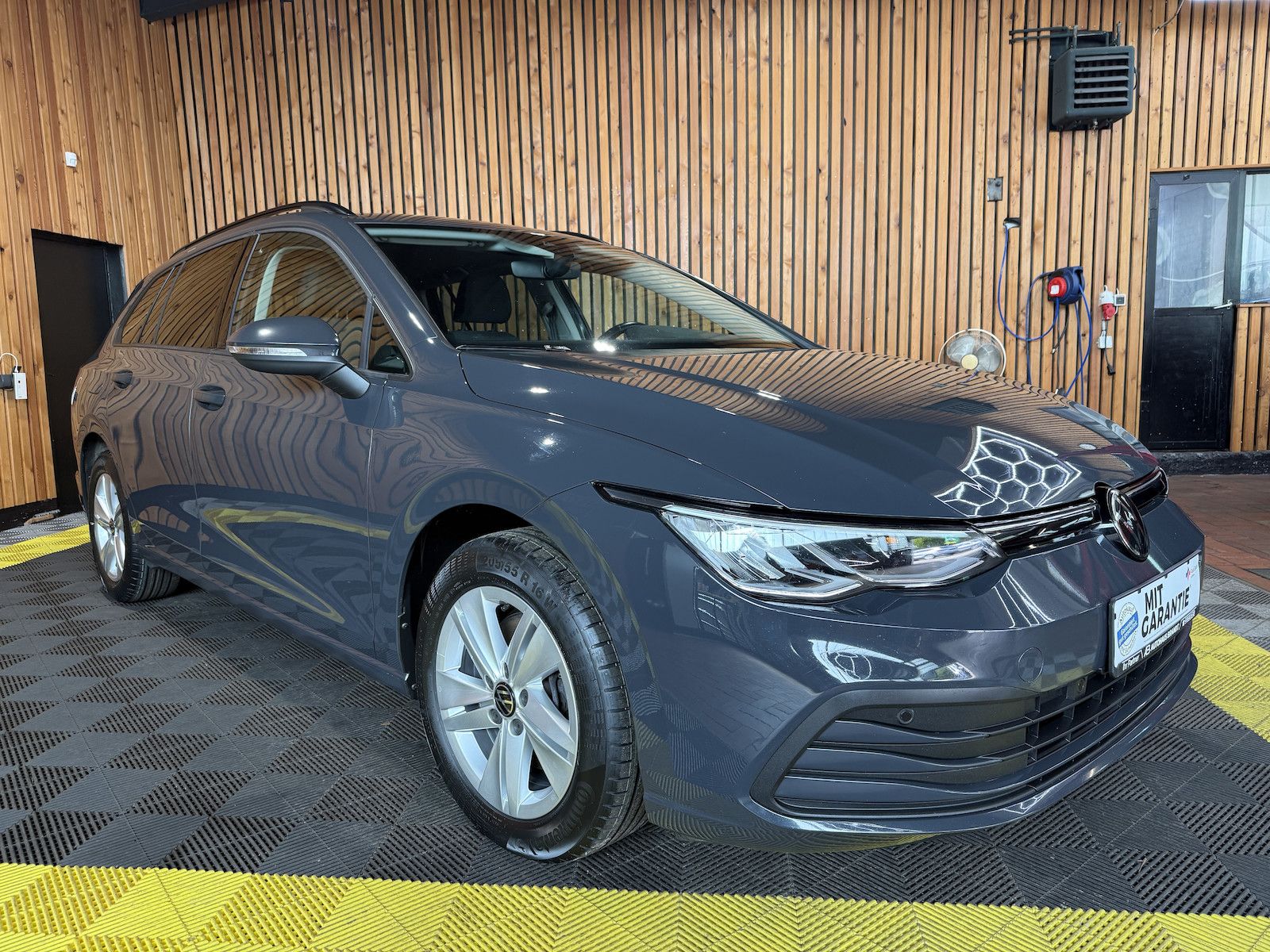 Fahrzeugabbildung Volkswagen Golf Variant 2,0 TDI DSG Life *Navi*LED*Virtual*