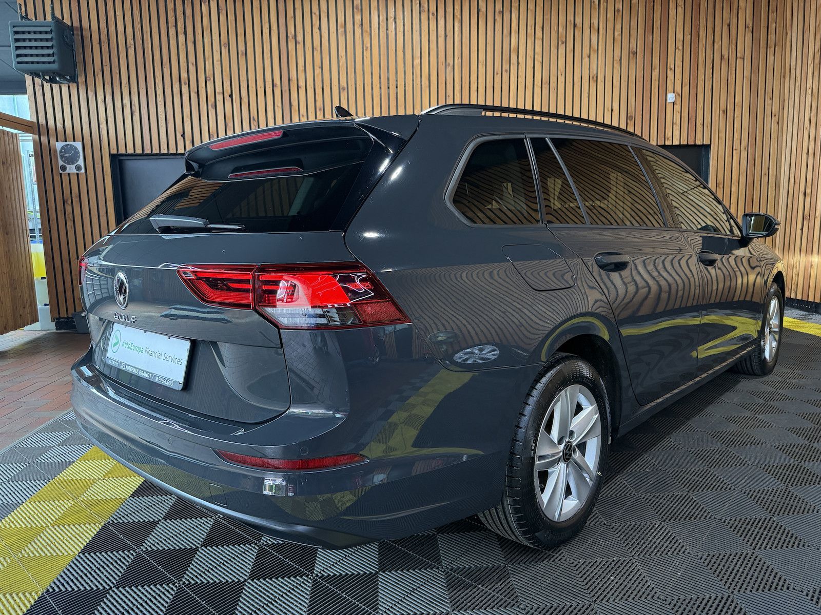 Fahrzeugabbildung Volkswagen Golf Variant 2,0 TDI DSG Life *Navi*LED*Virtual*