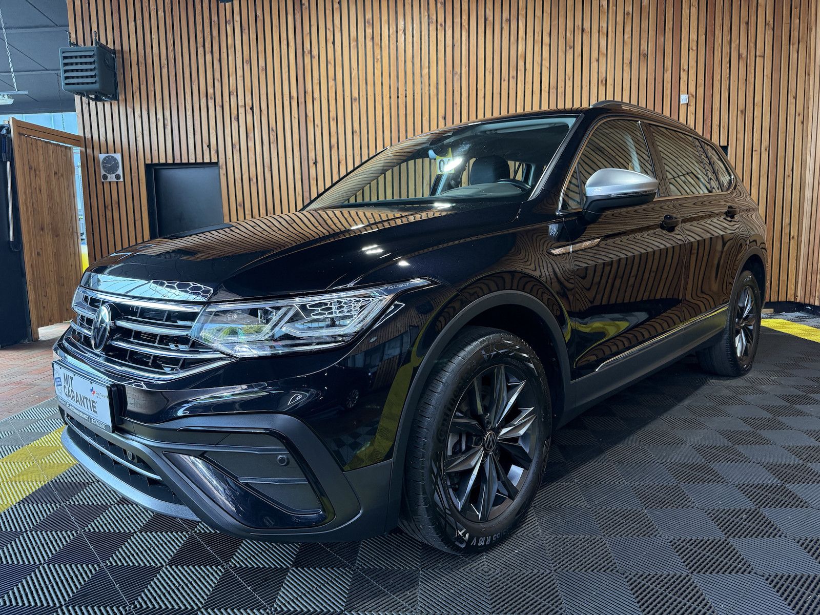 Volkswagen Tiguan Allspace 2,0TDI 4M *Navi*AHK*Matrix*Head*