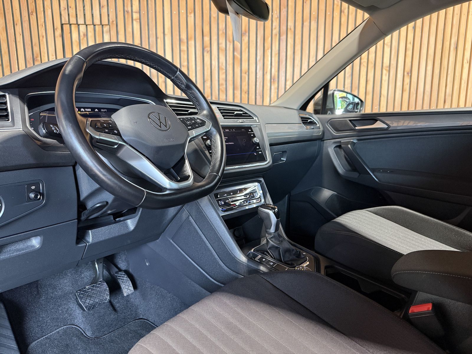 Fahrzeugabbildung Volkswagen Tiguan Allspace 2,0TDI 4M *Navi*AHK*Matrix*Head*