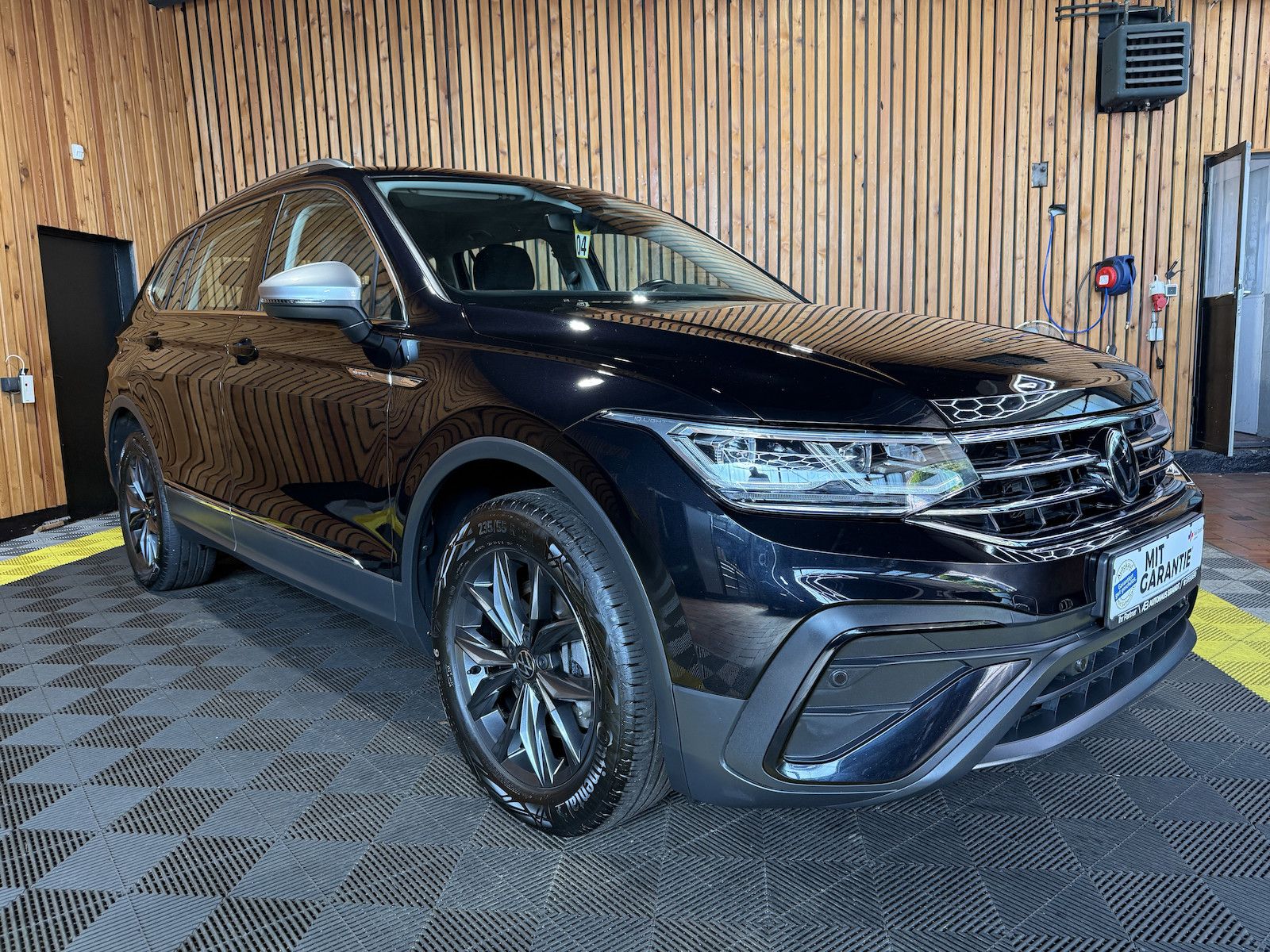 Fahrzeugabbildung Volkswagen Tiguan Allspace 2,0TDI 4M *Navi*AHK*Matrix*Head*