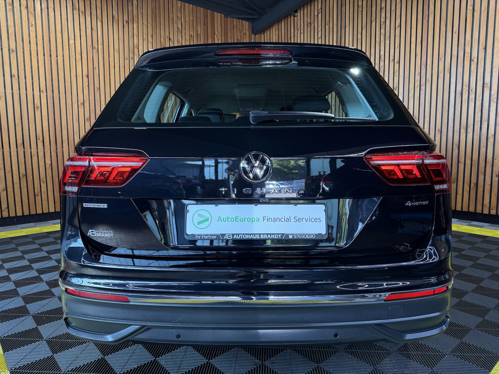 Fahrzeugabbildung Volkswagen Tiguan Allspace 2,0TDI 4M *Navi*AHK*Matrix*Head*