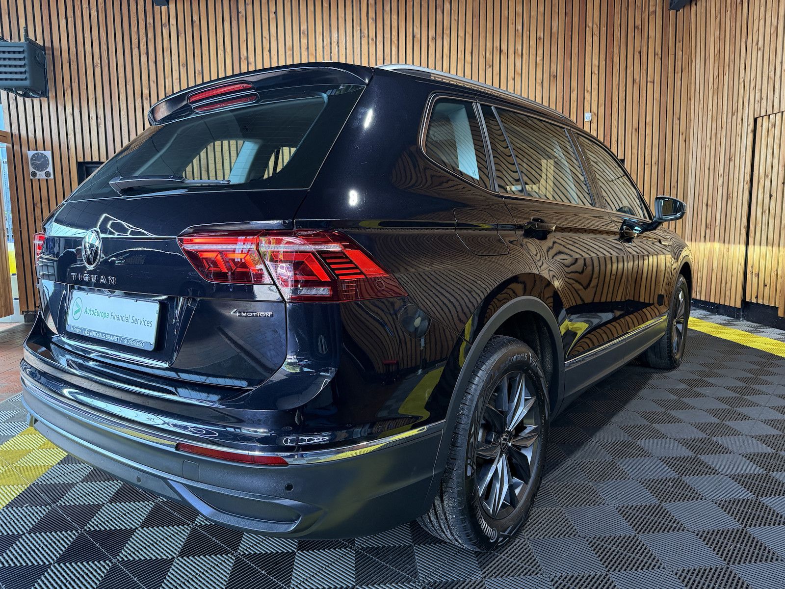 Fahrzeugabbildung Volkswagen Tiguan Allspace 2,0TDI 4M *Navi*AHK*Matrix*Head*