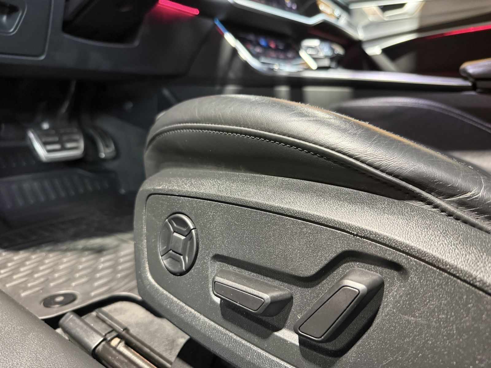 Fahrzeugabbildung Audi A6 Avant 45 TDI qu. S-Line *Navi*ACC*Head*Keyl.*