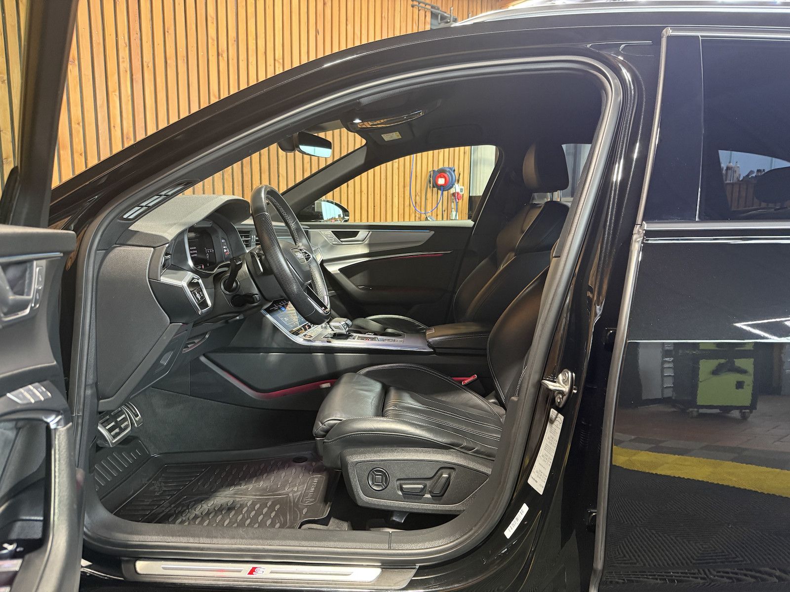 Fahrzeugabbildung Audi A6 Avant 45 TDI qu. S-Line *Navi*ACC*Head*Keyl.*