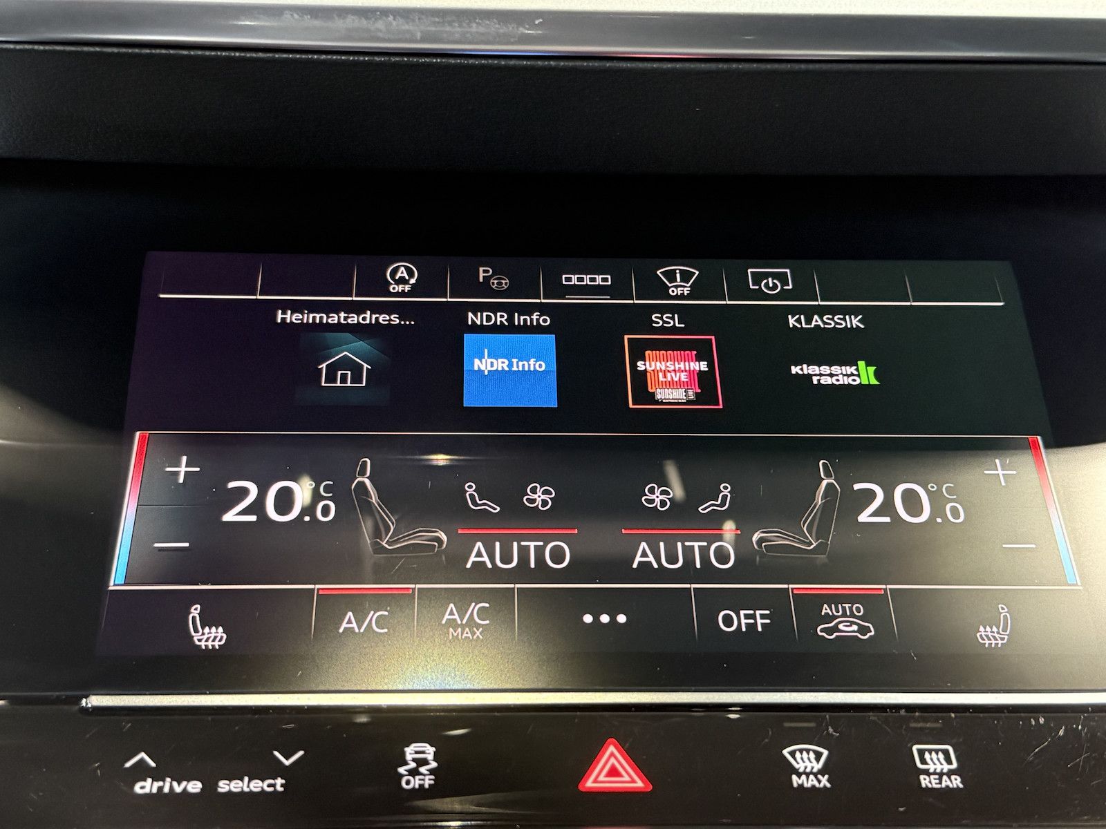 Fahrzeugabbildung Audi A6 Avant 45 TDI qu. S-Line *Navi*ACC*Head*Keyl.*