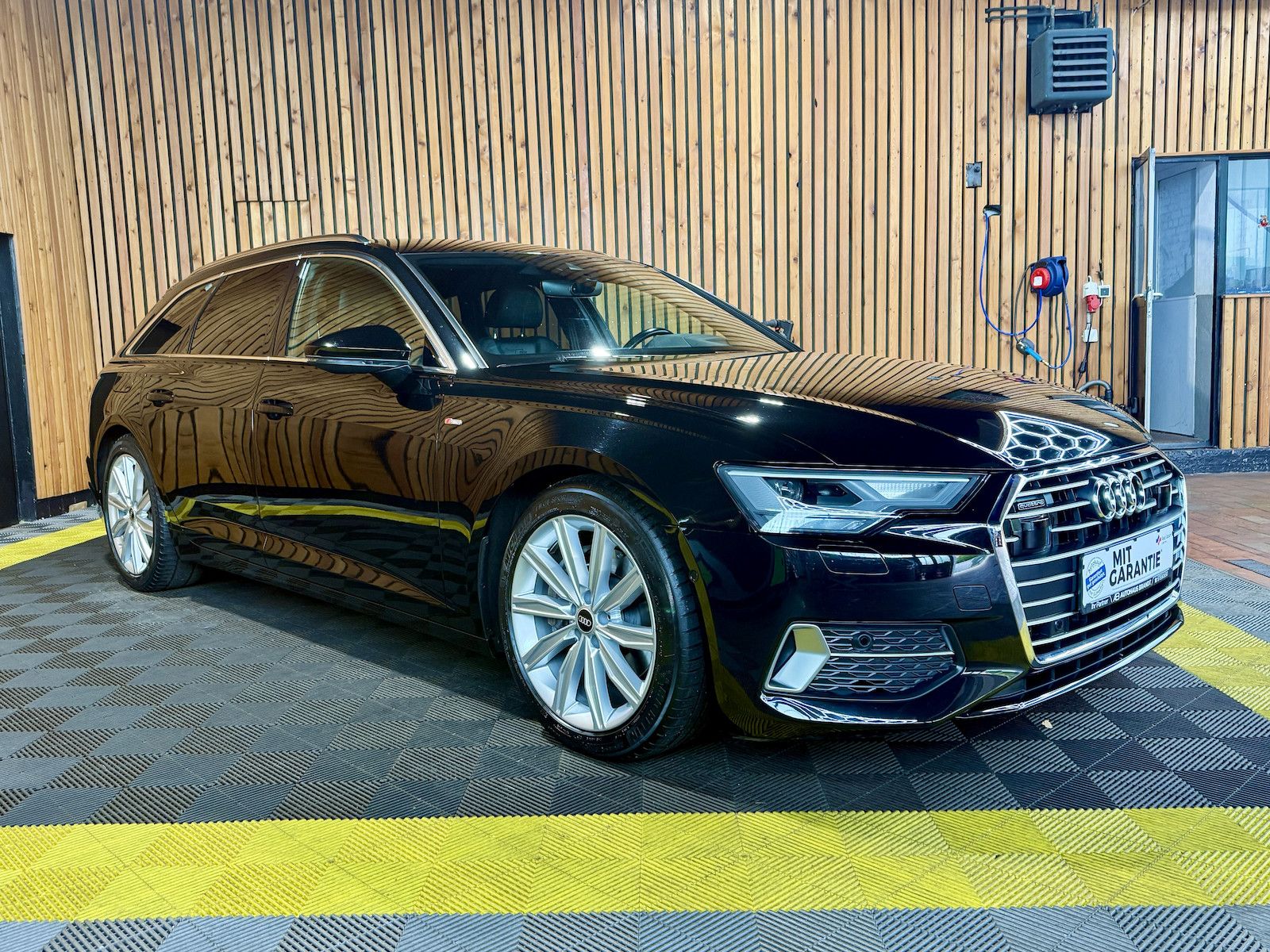 Fahrzeugabbildung Audi A6 Avant 45 TDI qu. S-Line *Navi*ACC*Head*Keyl.*