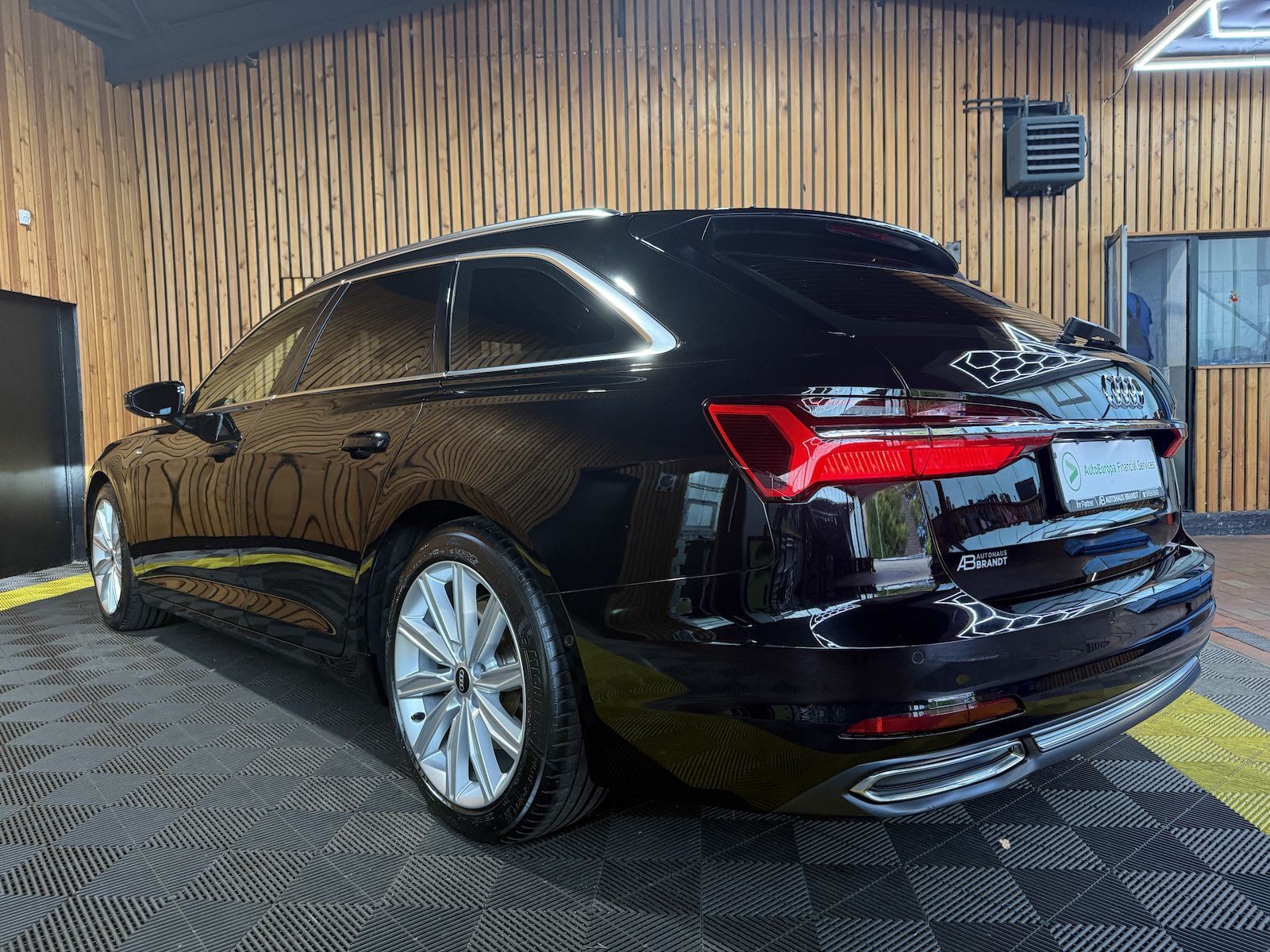 Fahrzeugabbildung Audi A6 Avant 45 TDI qu. S-Line *Navi*ACC*Head*Keyl.*