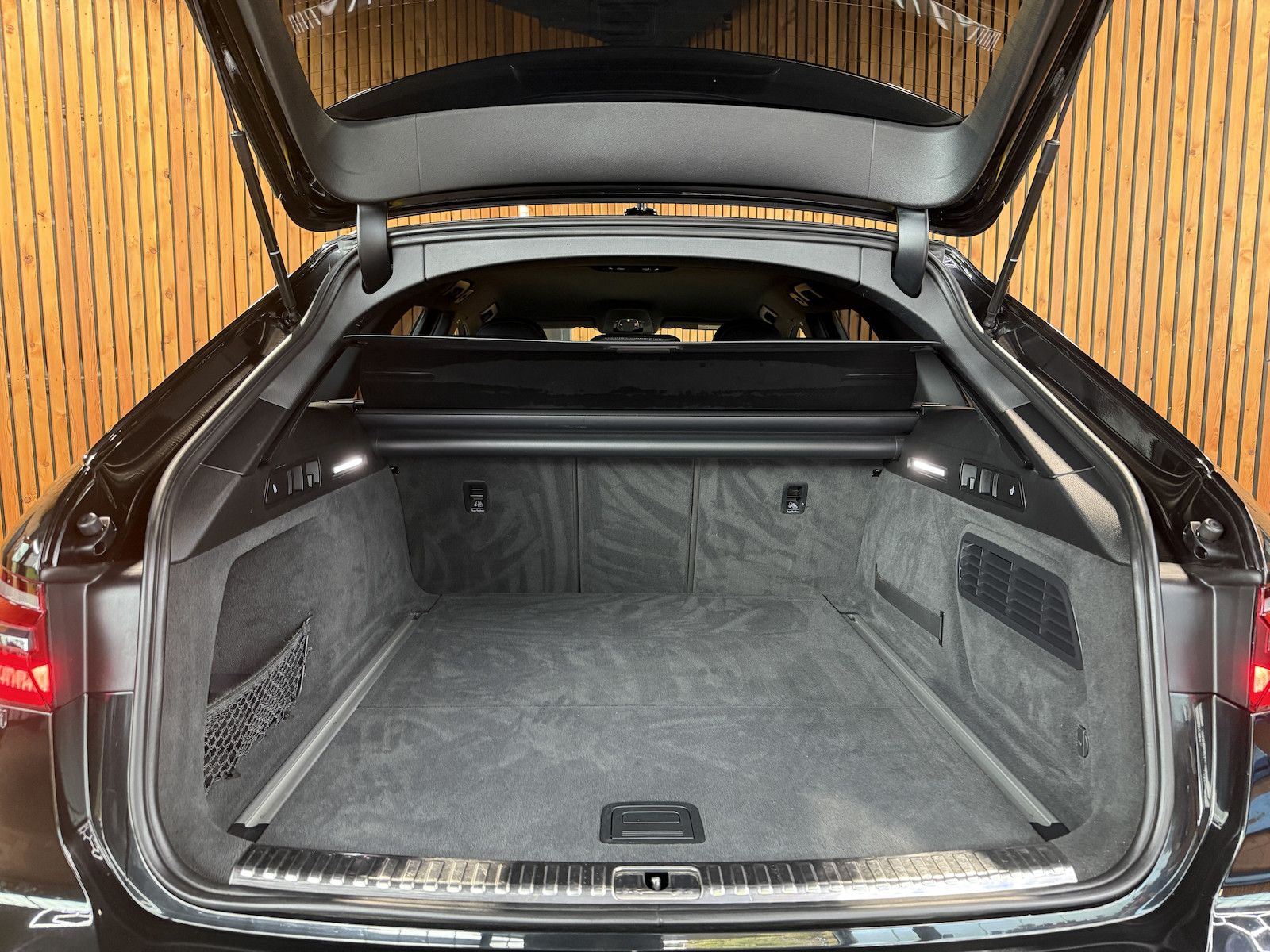 Fahrzeugabbildung Audi A6 Avant 45 TDI qu. S-Line *Navi*ACC*Head*Keyl.*