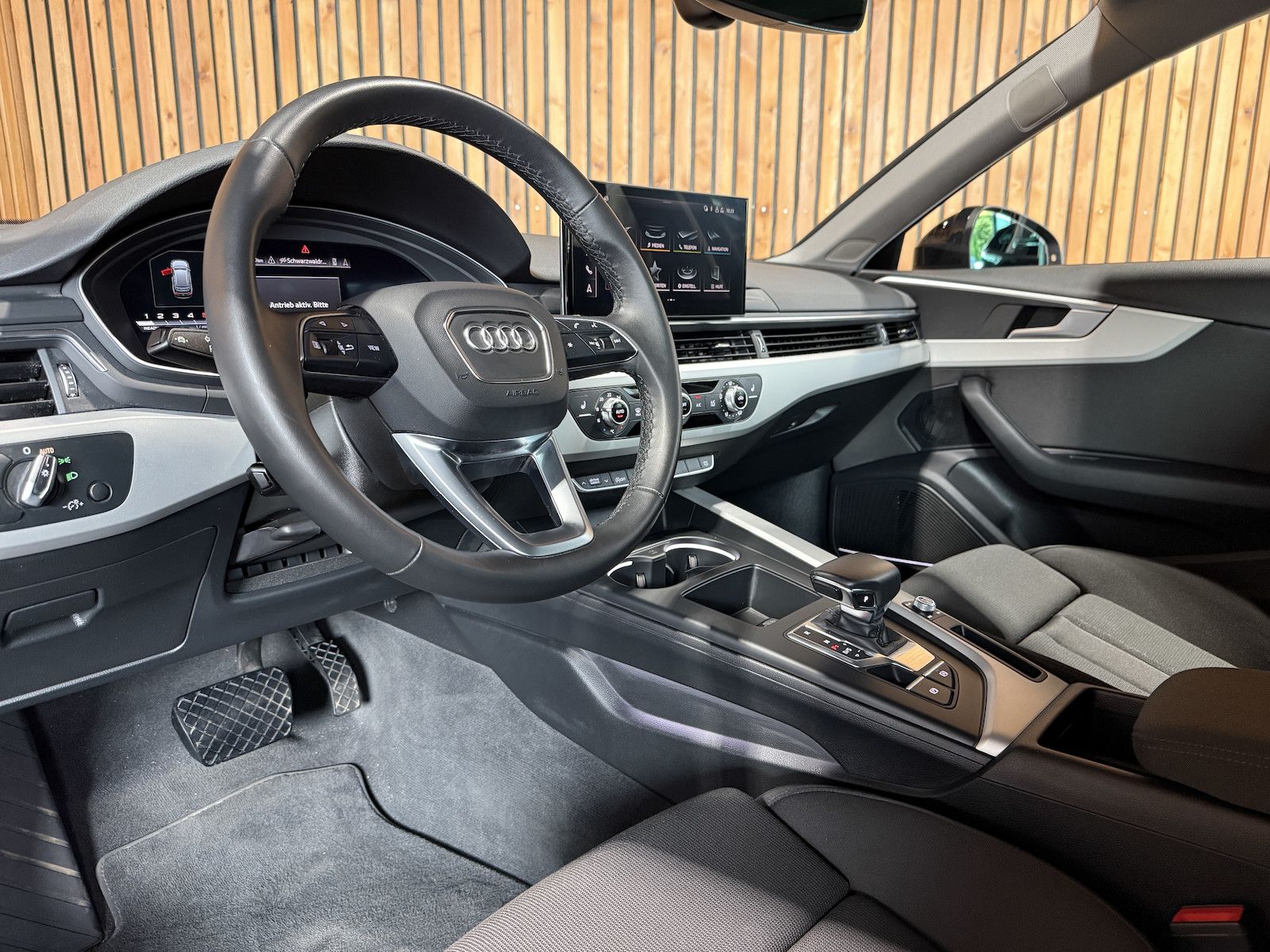Fahrzeugabbildung Audi A4 Avant 2,0 TDI Aut. *Navi*Kam*Virtual*AHK*Keyl