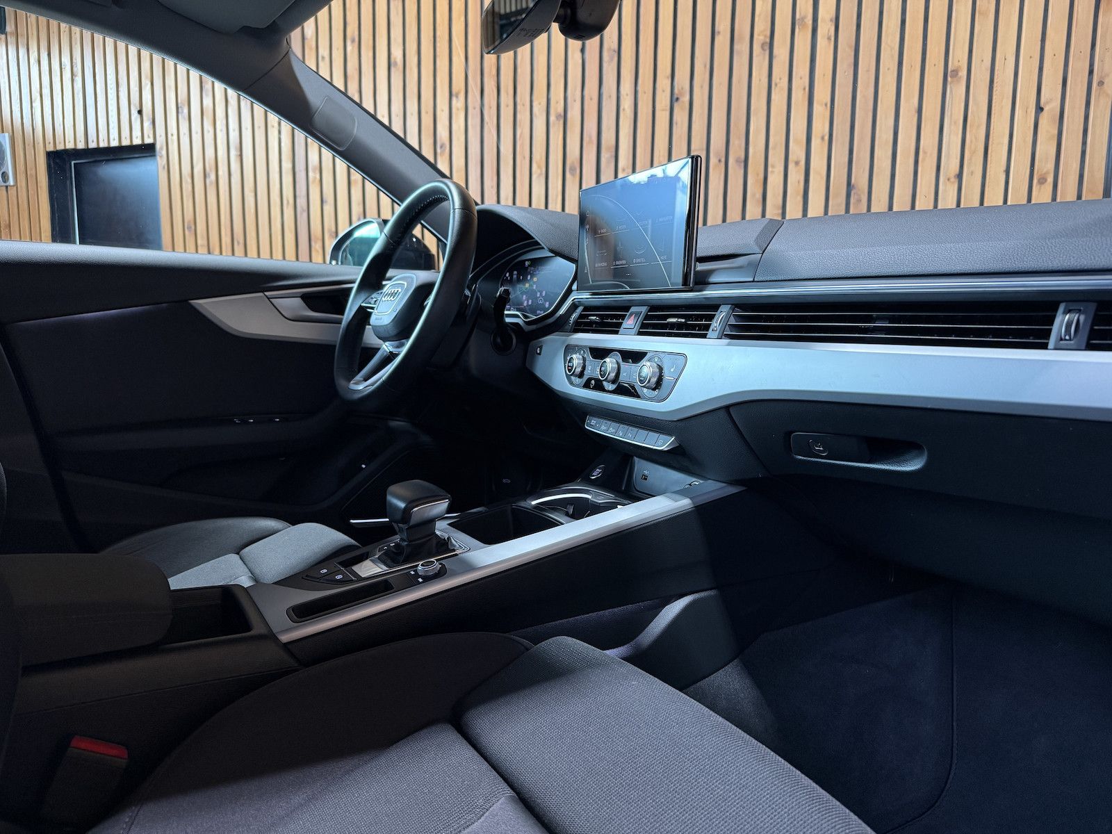 Fahrzeugabbildung Audi A4 Avant 2,0 TDI Aut. *Navi*Kam*Virtual*AHK*Keyl