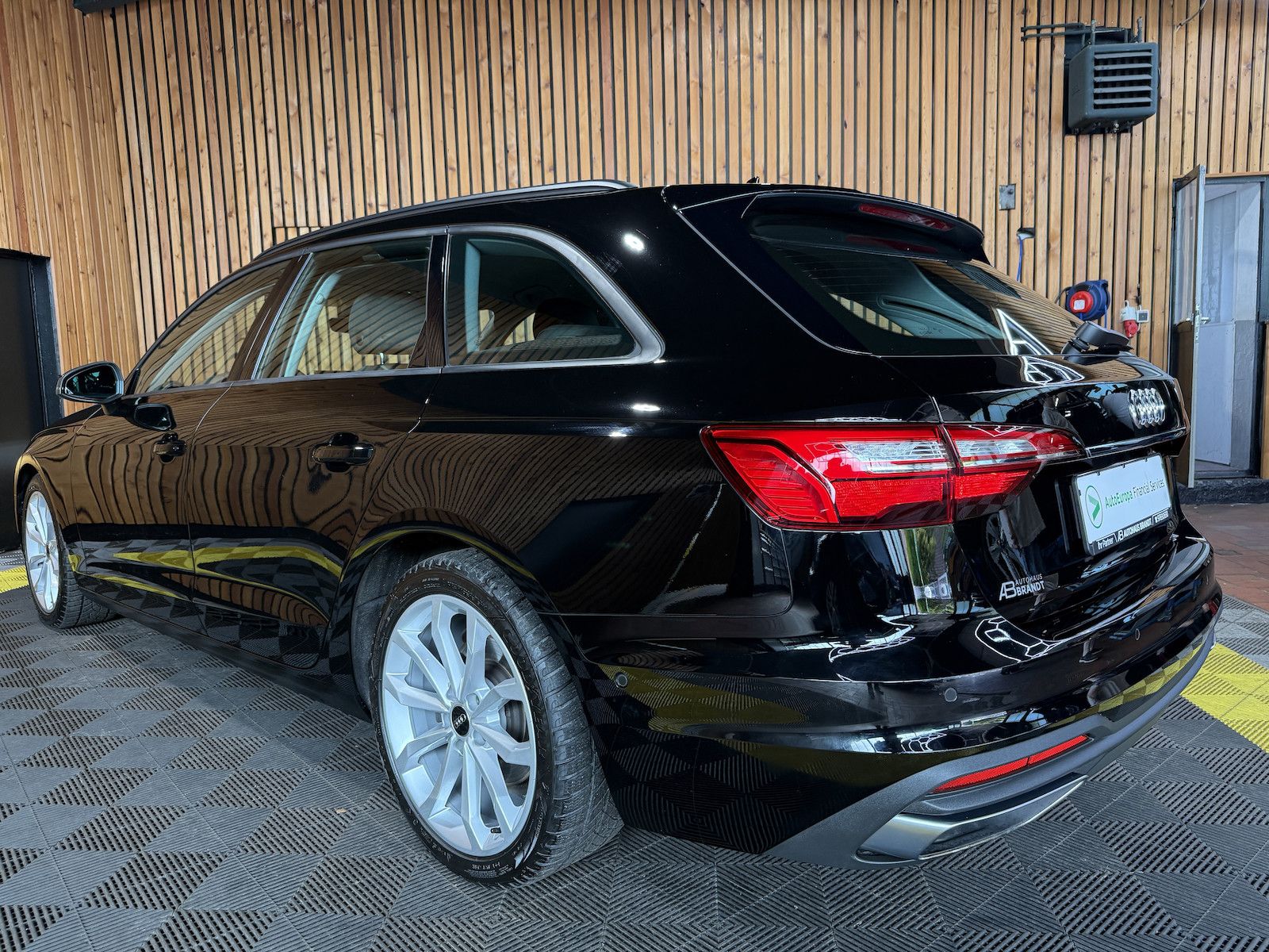 Fahrzeugabbildung Audi A4 Avant 2,0 TDI Aut. *Navi*Kam*Virtual*AHK*Keyl