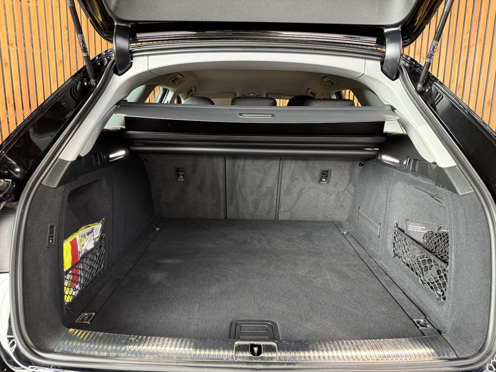 Fahrzeugabbildung Audi A4 Avant 2,0 TDI Aut. *Navi*Kam*Virtual*AHK*Keyl