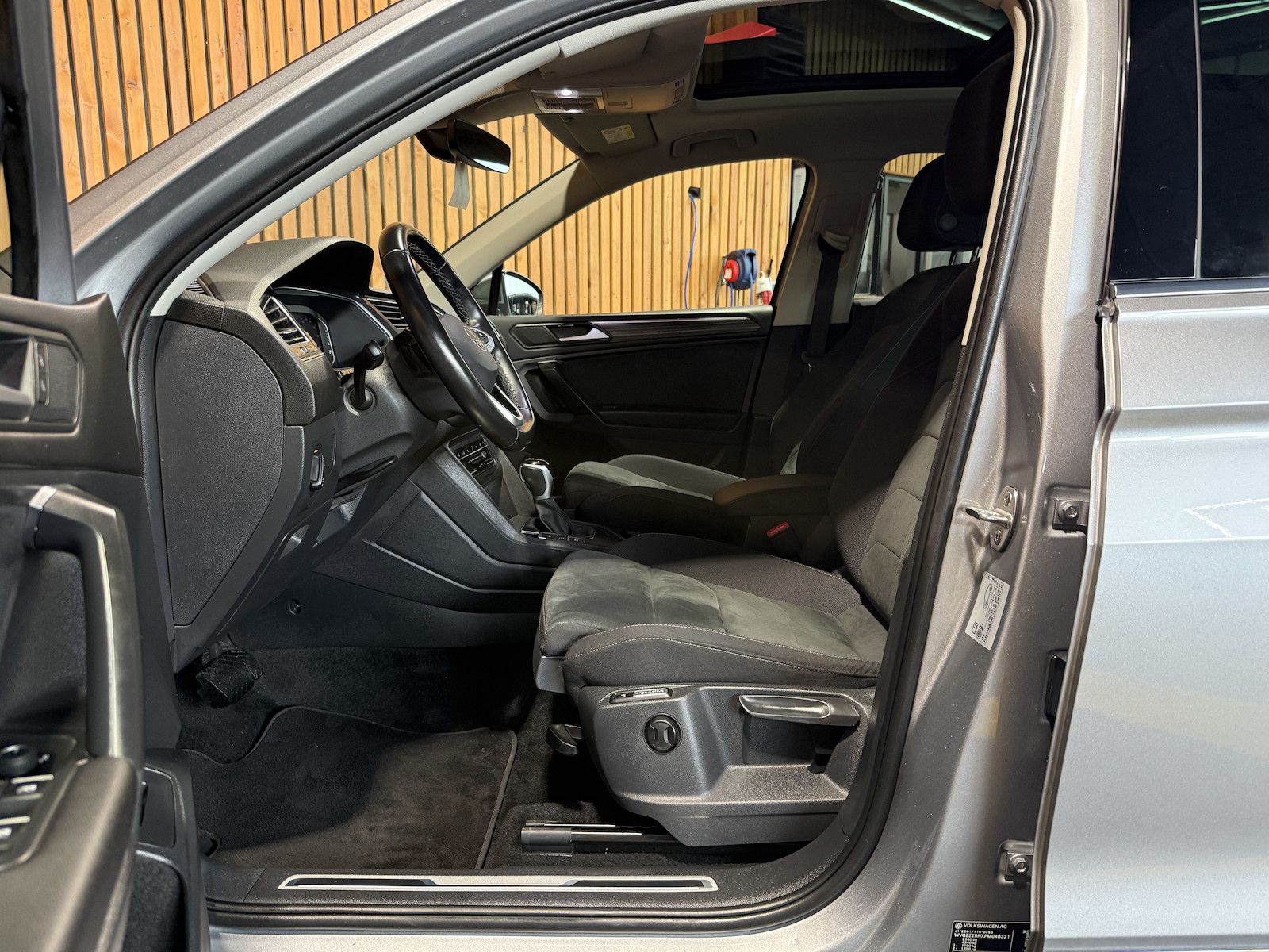 Fahrzeugabbildung Volkswagen Tiguan Allspace 2,0 TDI Navi*AHK*Matrix*Pano*360
