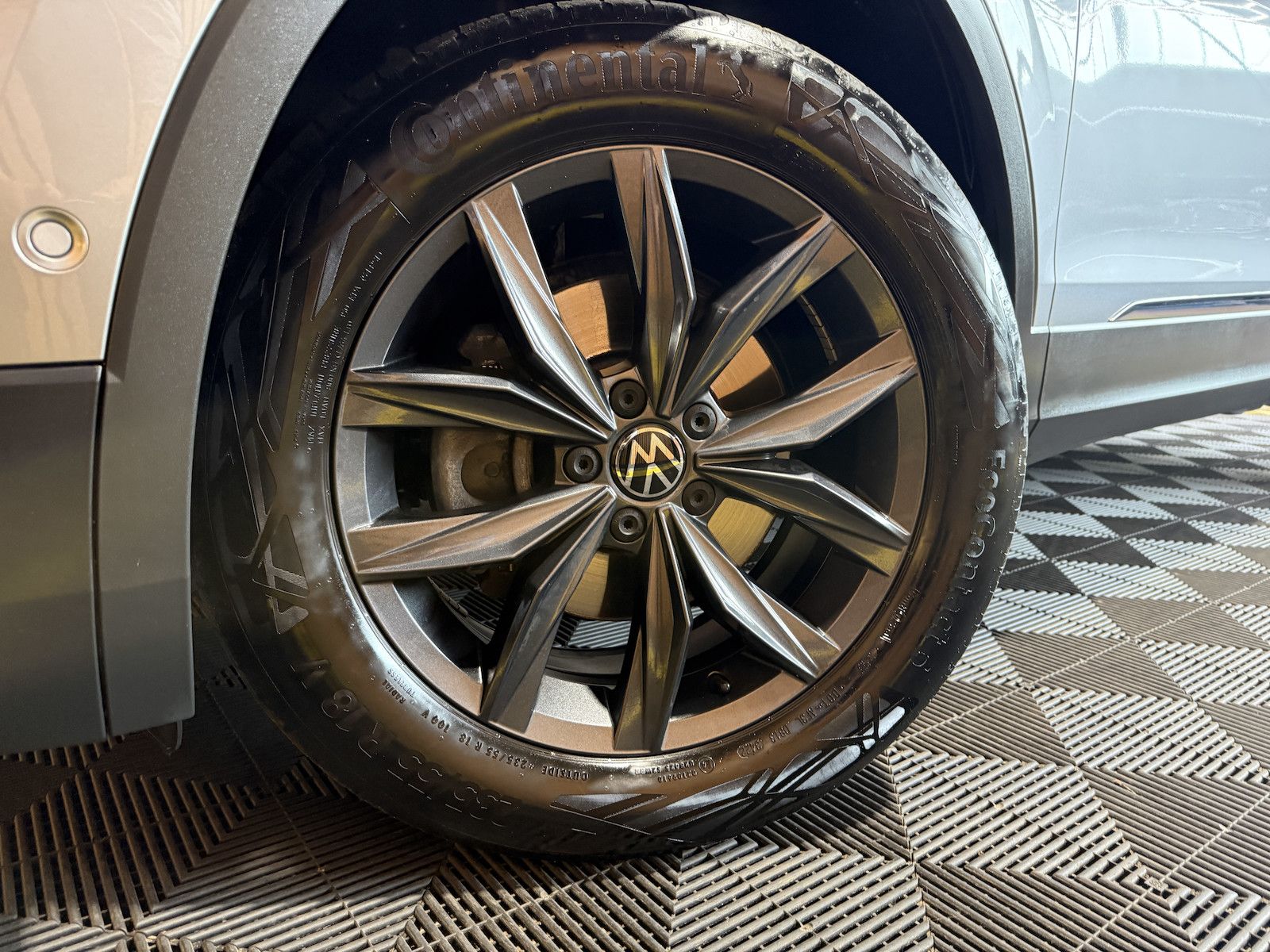Fahrzeugabbildung Volkswagen Tiguan Allspace 2,0 TDI Navi*AHK*Matrix*Pano*360