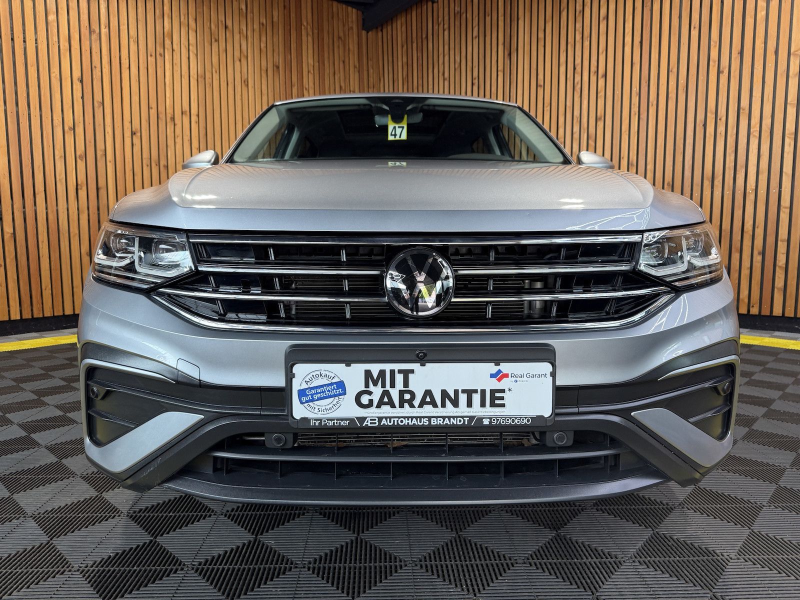 Fahrzeugabbildung Volkswagen Tiguan Allspace 2,0 TDI Navi*AHK*Matrix*Pano*360