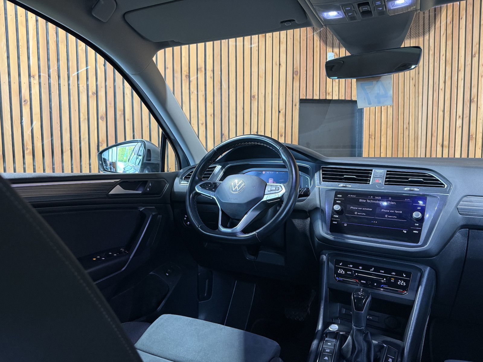Fahrzeugabbildung Volkswagen Tiguan Allspace 2,0 TDI Navi*AHK*Matrix*Pano*360