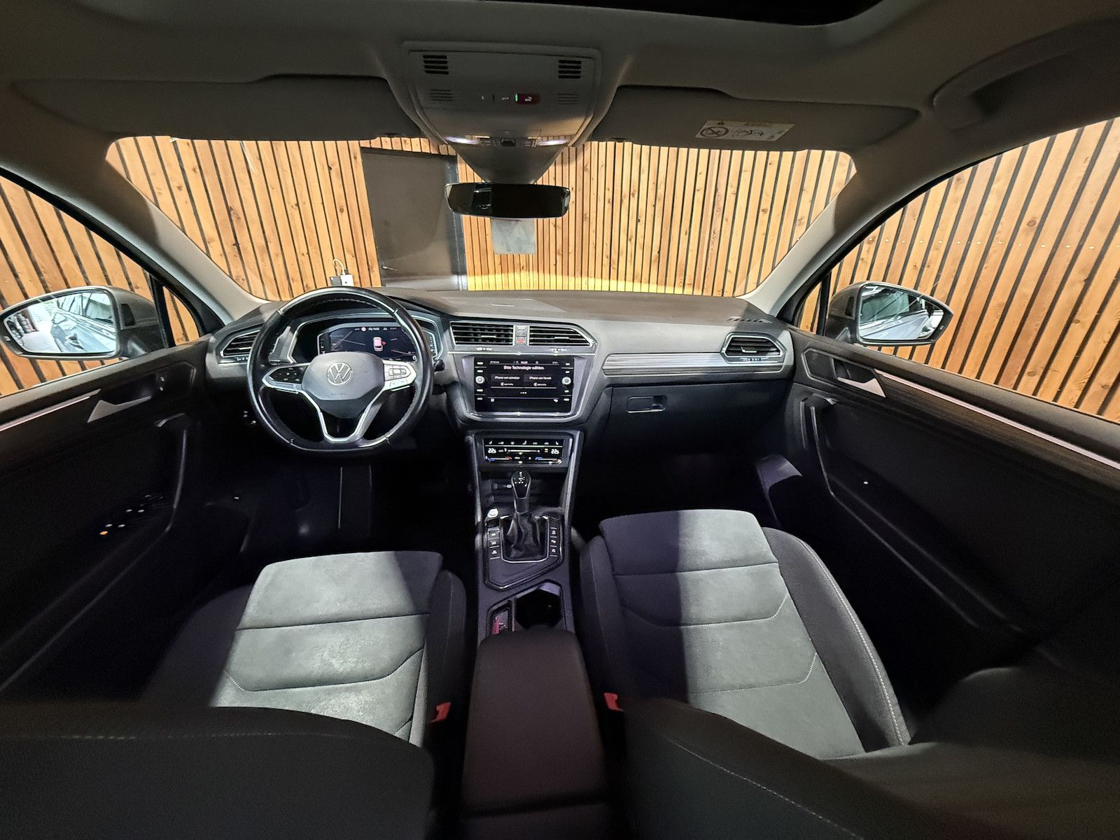 Fahrzeugabbildung Volkswagen Tiguan Allspace 2,0 TDI Navi*AHK*Matrix*Pano*360