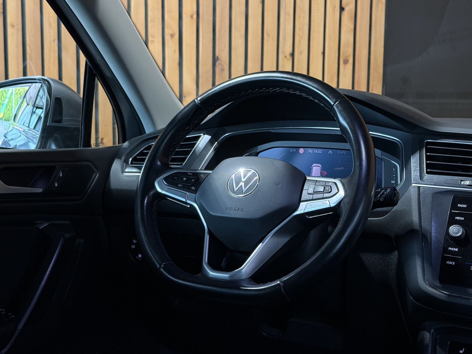Fahrzeugabbildung Volkswagen Tiguan Allspace 2,0 TDI Navi*AHK*Matrix*Pano*360