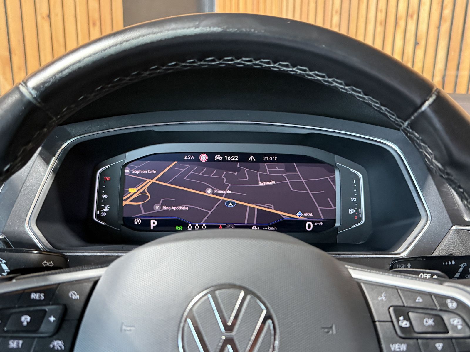 Fahrzeugabbildung Volkswagen Tiguan Allspace 2,0 TDI Navi*AHK*Matrix*Pano*360