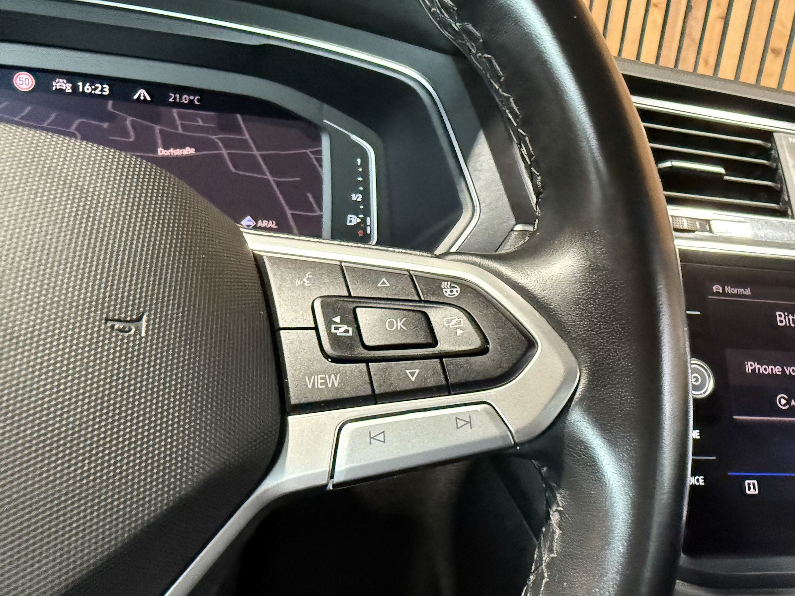 Fahrzeugabbildung Volkswagen Tiguan Allspace 2,0 TDI Navi*AHK*Matrix*Pano*360