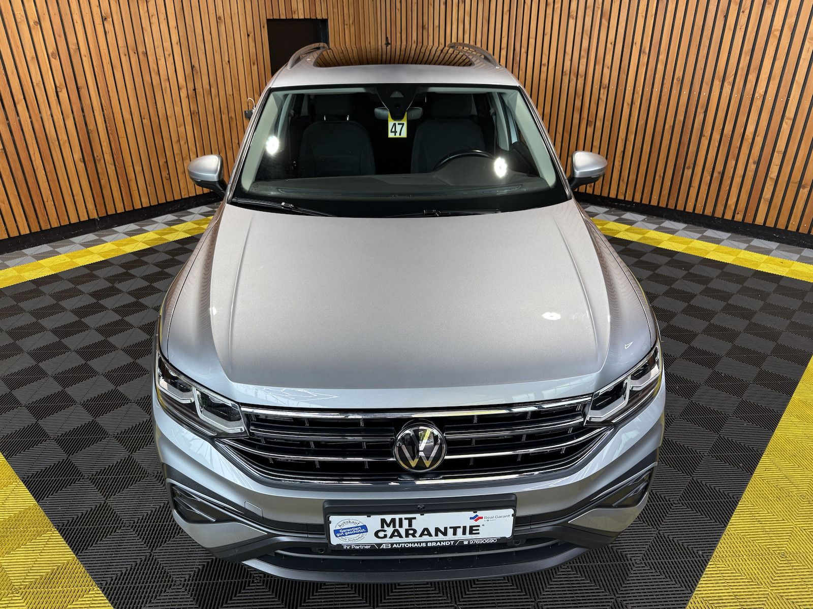 Fahrzeugabbildung Volkswagen Tiguan Allspace 2,0 TDI Navi*AHK*Matrix*Pano*360