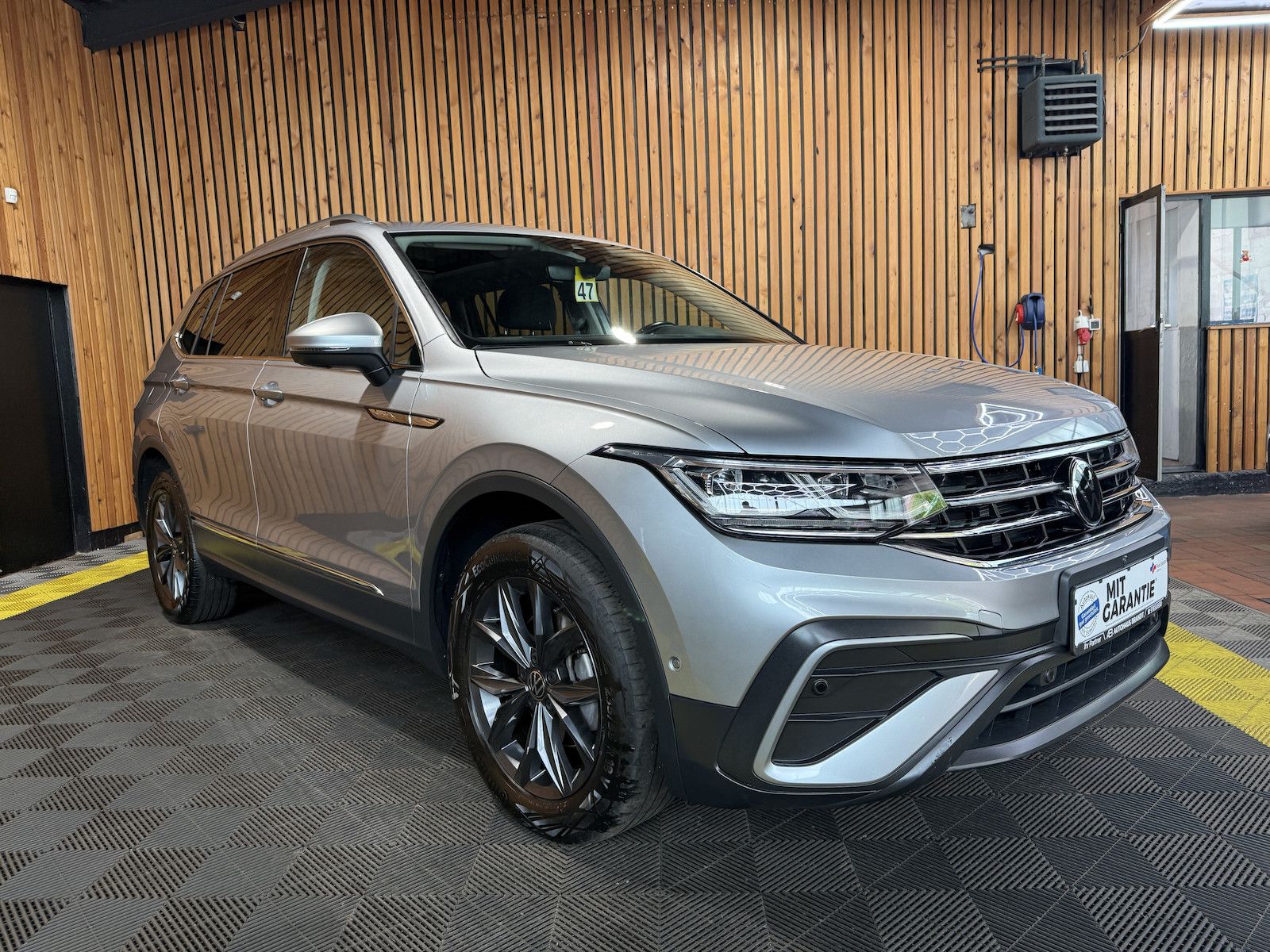 Fahrzeugabbildung Volkswagen Tiguan Allspace 2,0 TDI Navi*AHK*Matrix*Pano*360