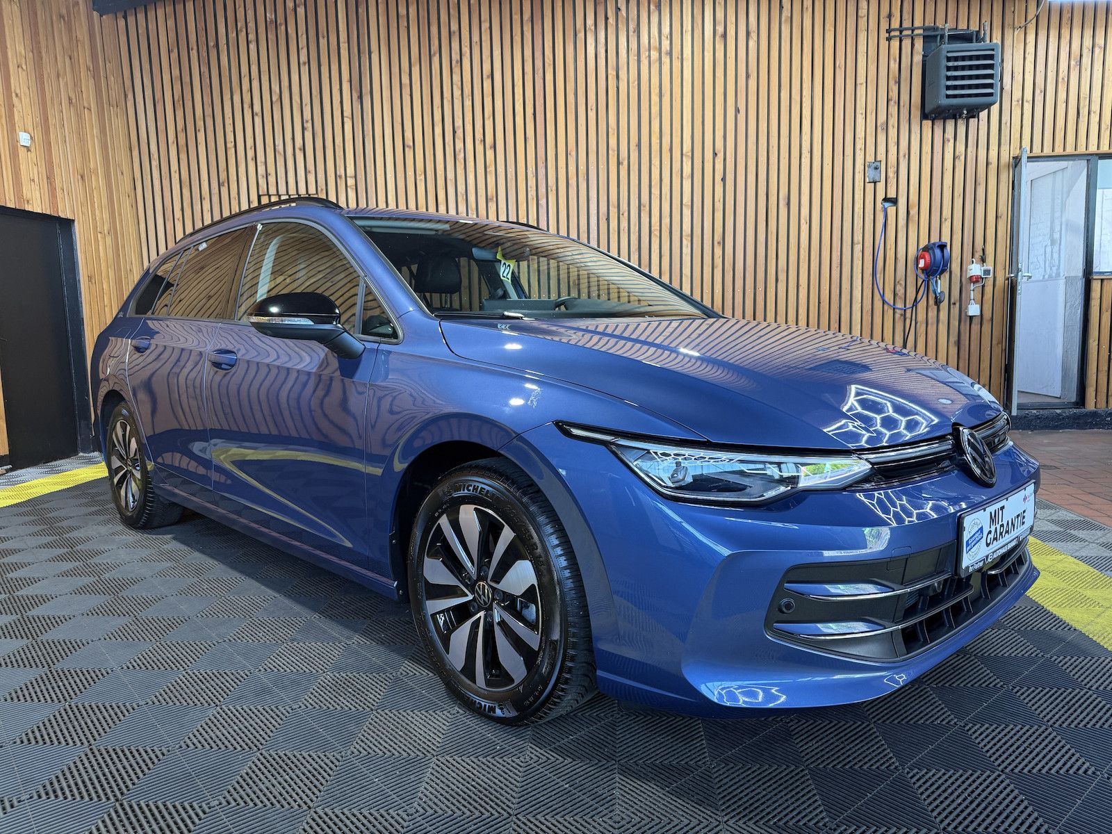 Fahrzeugabbildung Volkswagen Golf Variant 1,5eTSI Goal Navi*AHK*LED-Plus*360°