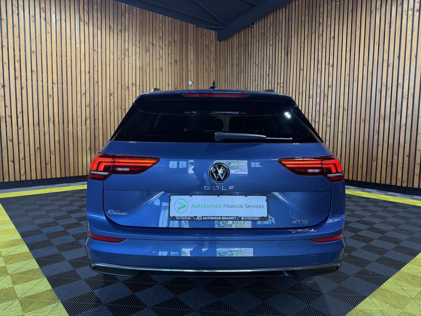 Fahrzeugabbildung Volkswagen Golf Variant 1,5eTSI Goal Navi*AHK*LED-Plus*360°