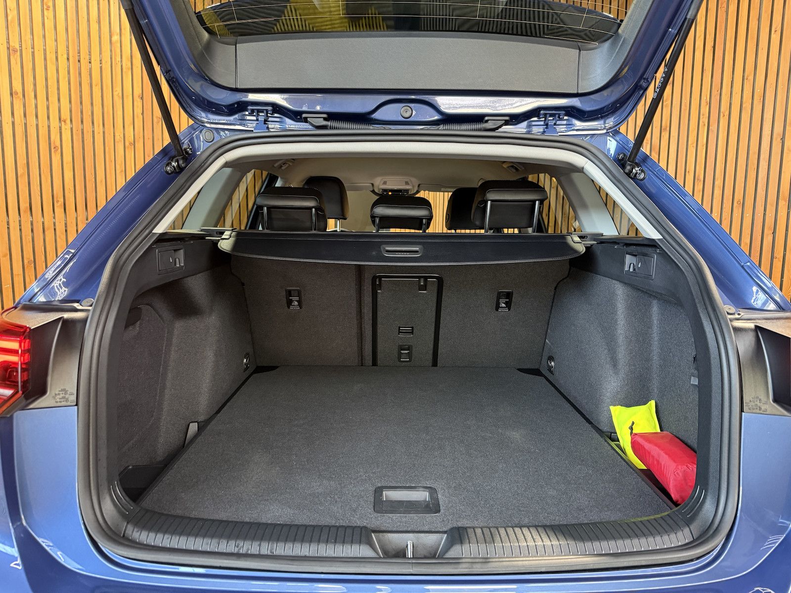 Fahrzeugabbildung Volkswagen Golf Variant 1,5eTSI Goal Navi*AHK*LED-Plus*360°