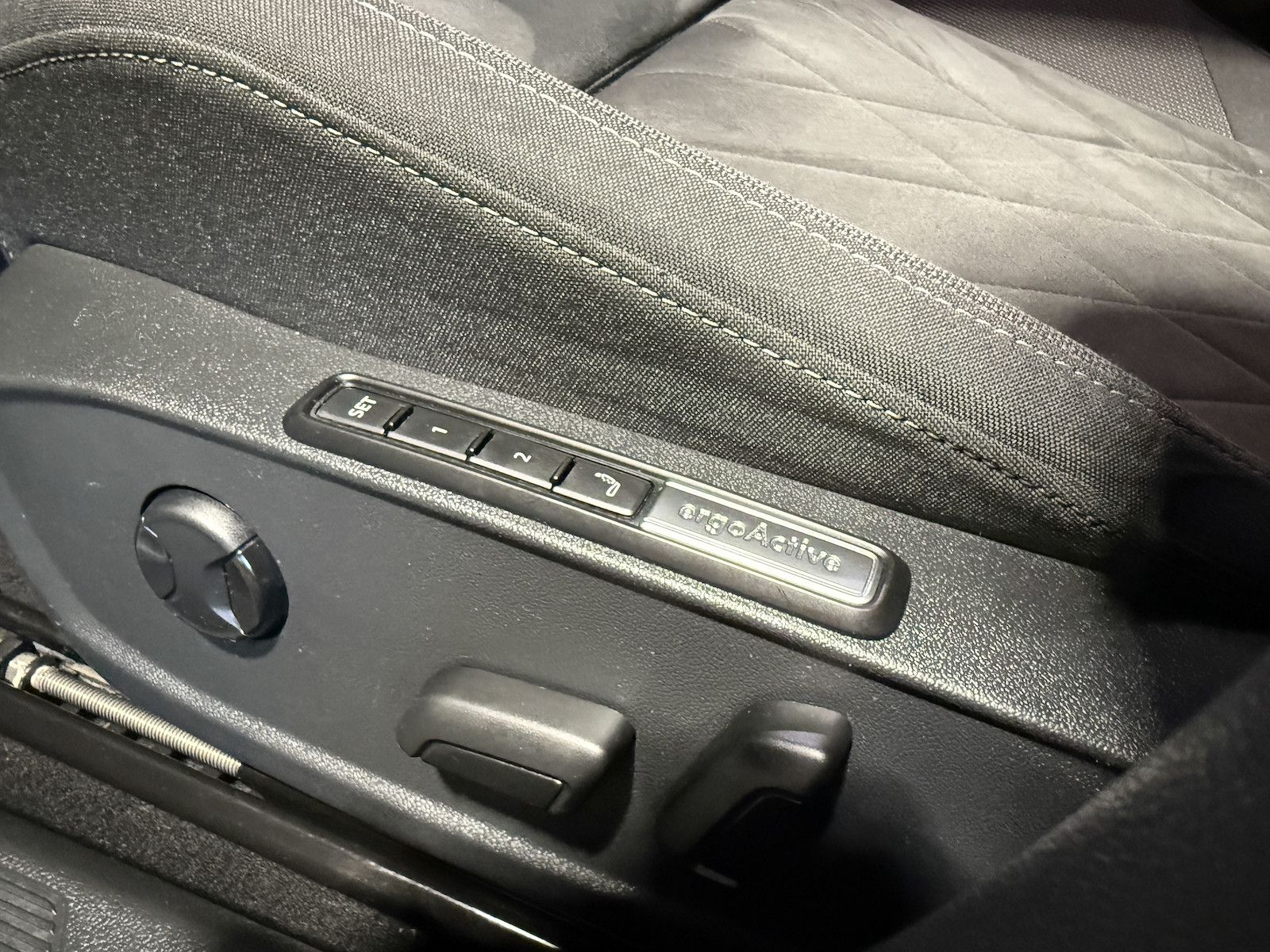 Fahrzeugabbildung Volkswagen Golf 2,0 TSI Style DSG *Navi*Kam*el.Sitz*LED*ACC