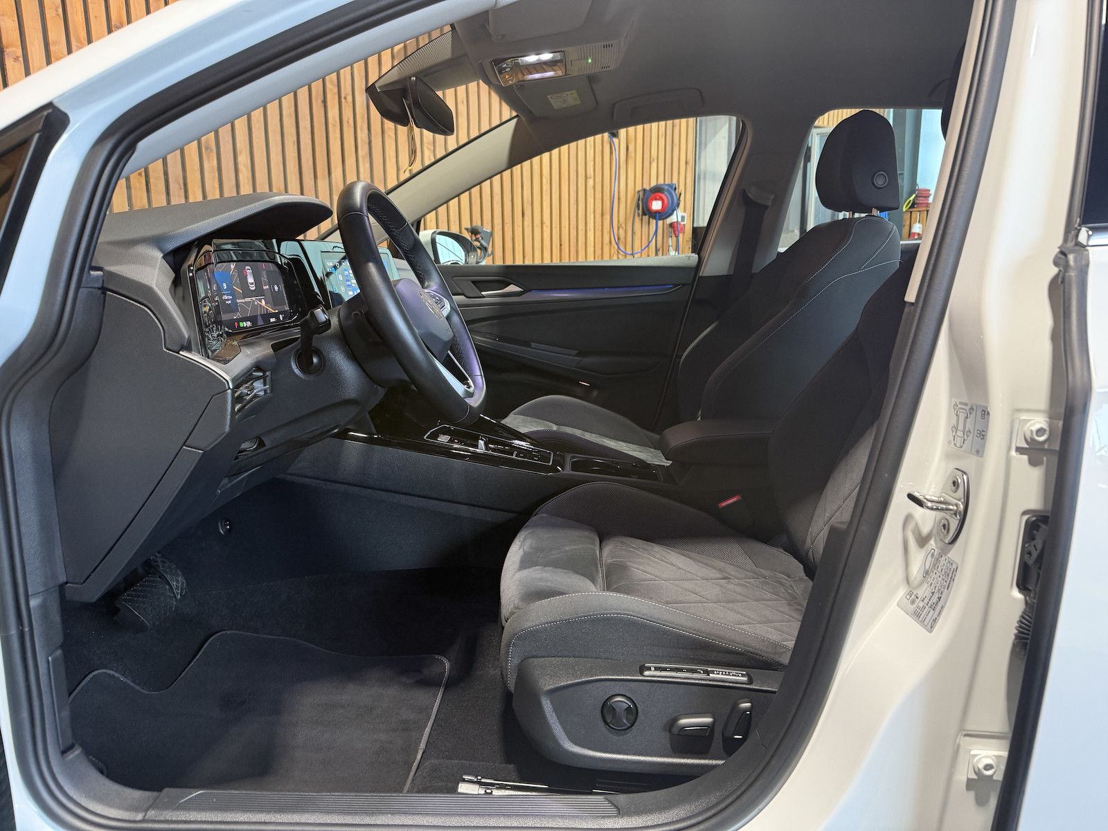 Fahrzeugabbildung Volkswagen Golf 2,0 TSI Style DSG *Navi*Kam*el.Sitz*LED*ACC