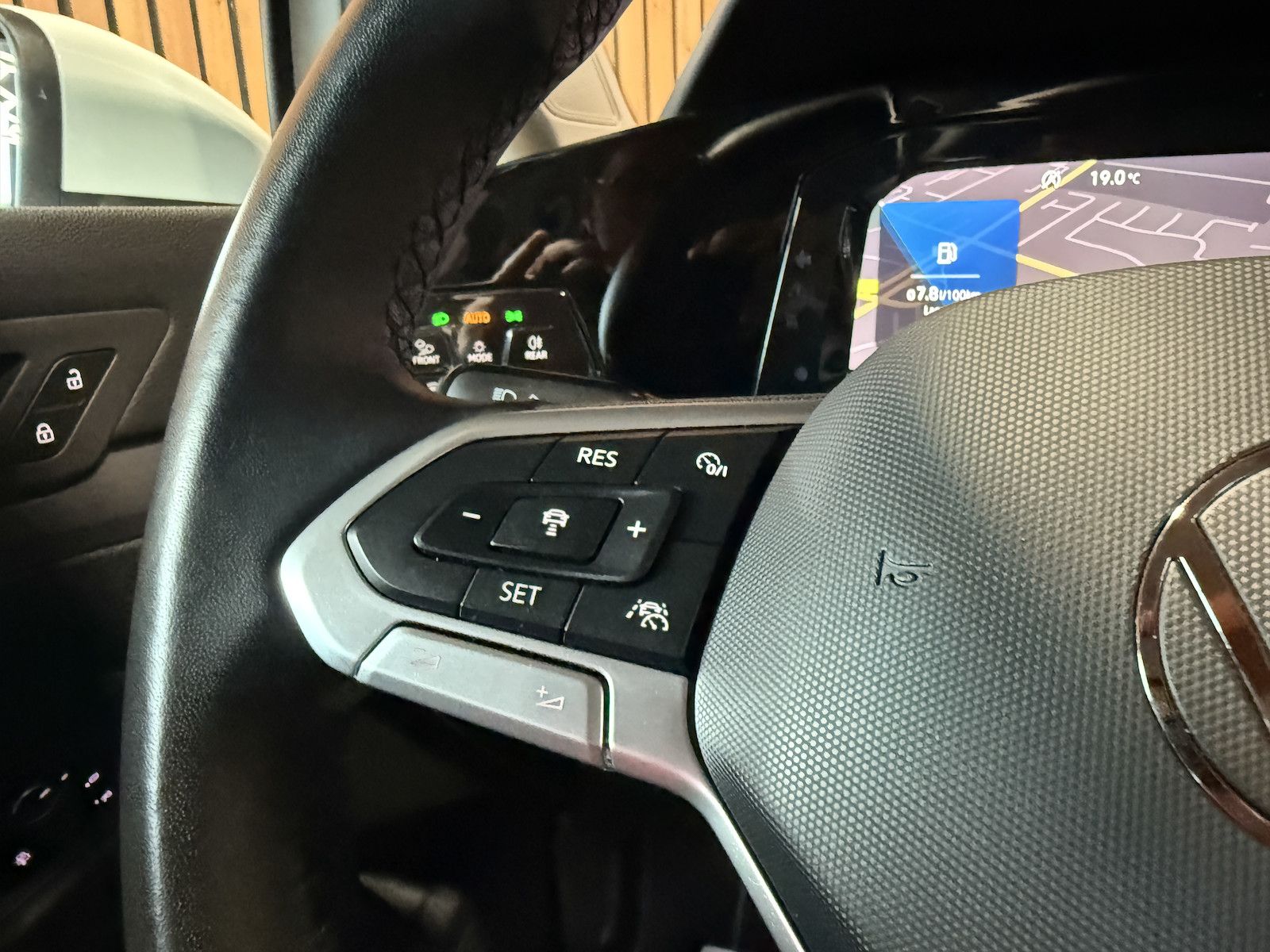 Fahrzeugabbildung Volkswagen Golf 2,0 TSI Style DSG *Navi*Kam*el.Sitz*LED*ACC
