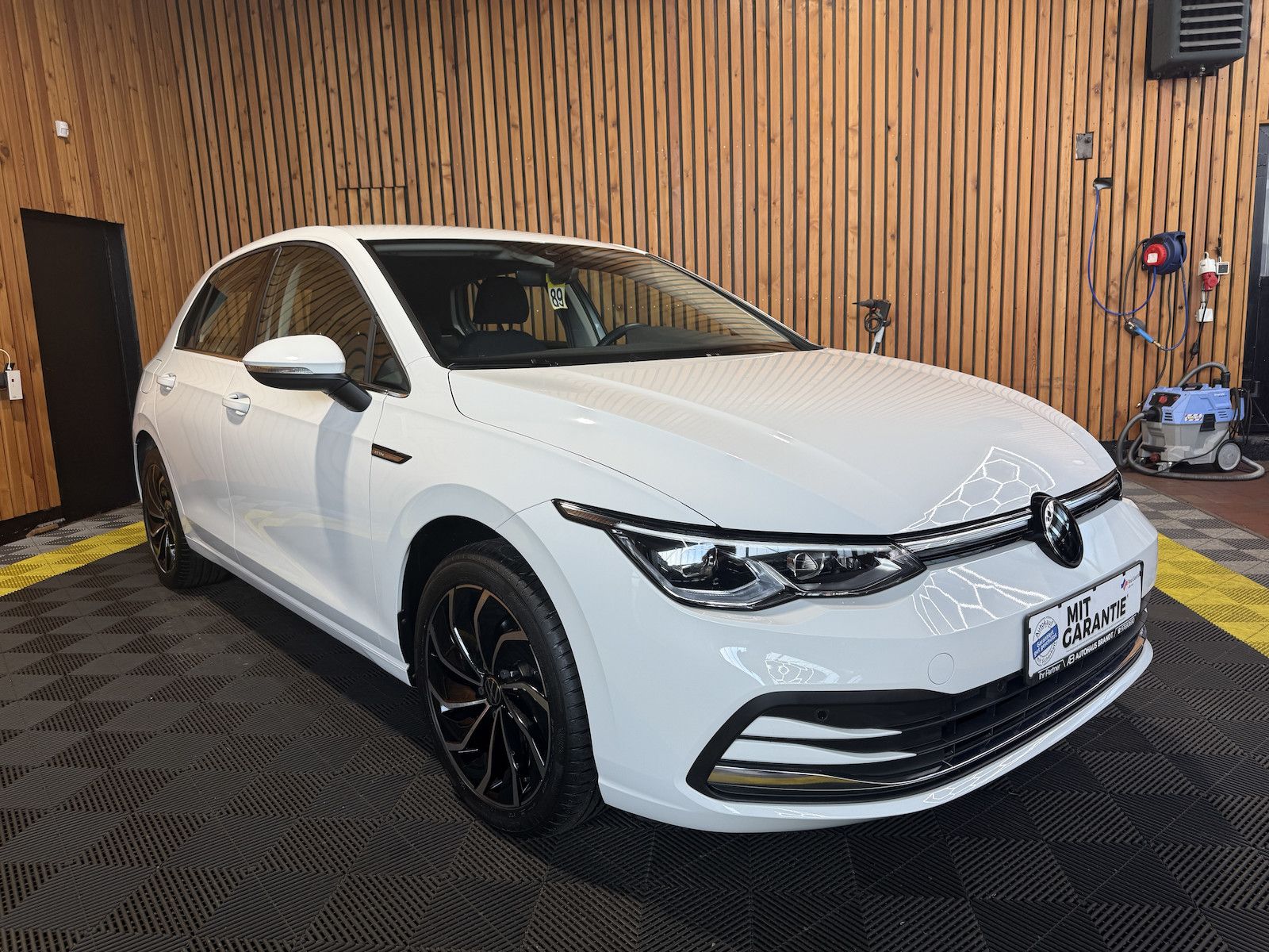 Fahrzeugabbildung Volkswagen Golf 2,0 TSI Style DSG *Navi*Kam*el.Sitz*LED*ACC
